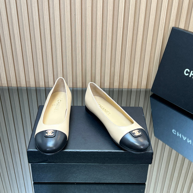 CHANEL 25S BALLET FLATS IN BEIGE AND BLACK LAMBSKIN GOLD HARDWARE