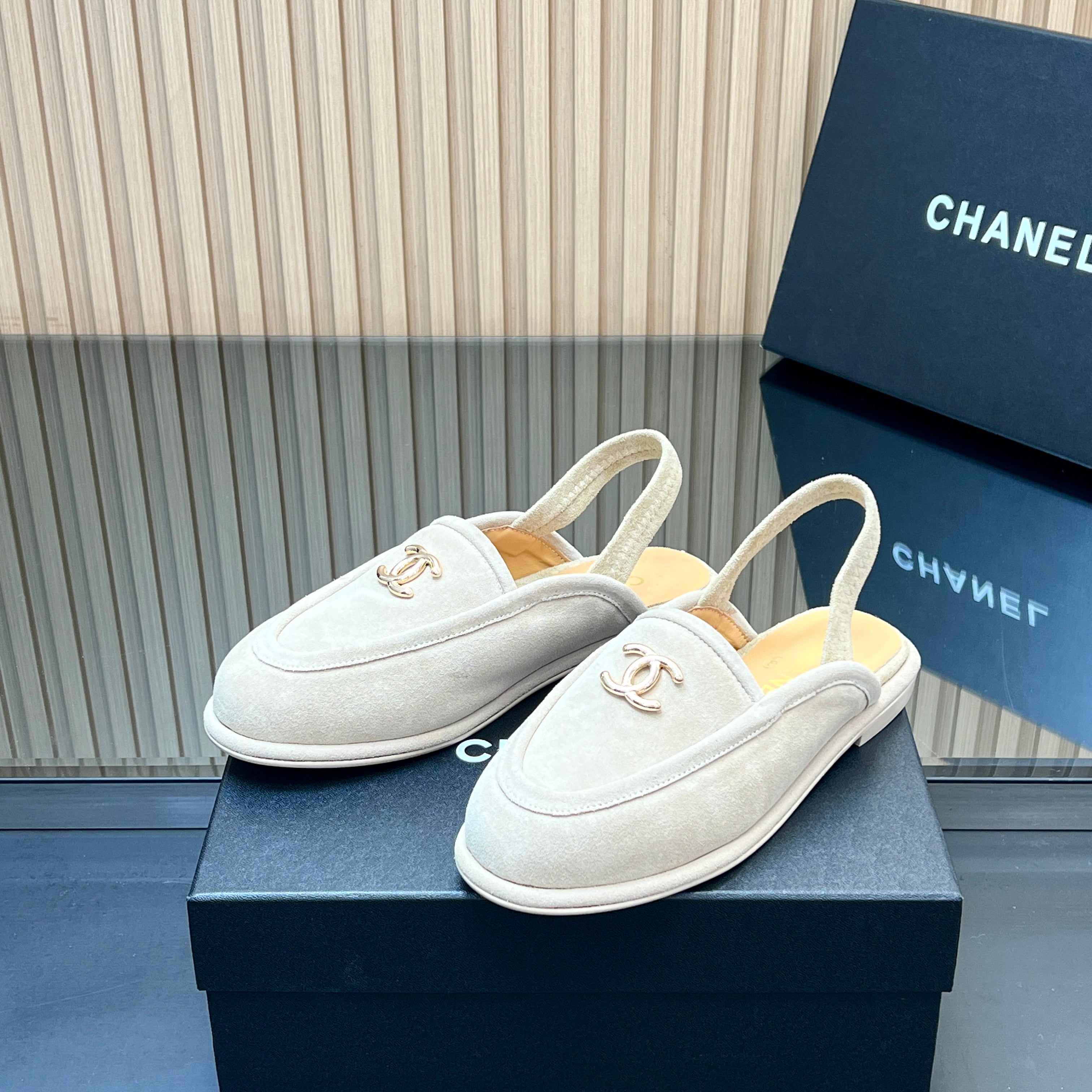 CHANEL 25S BACK STRAP MULE 15MM IN IVORY SUEDE GOLD HARDWARE