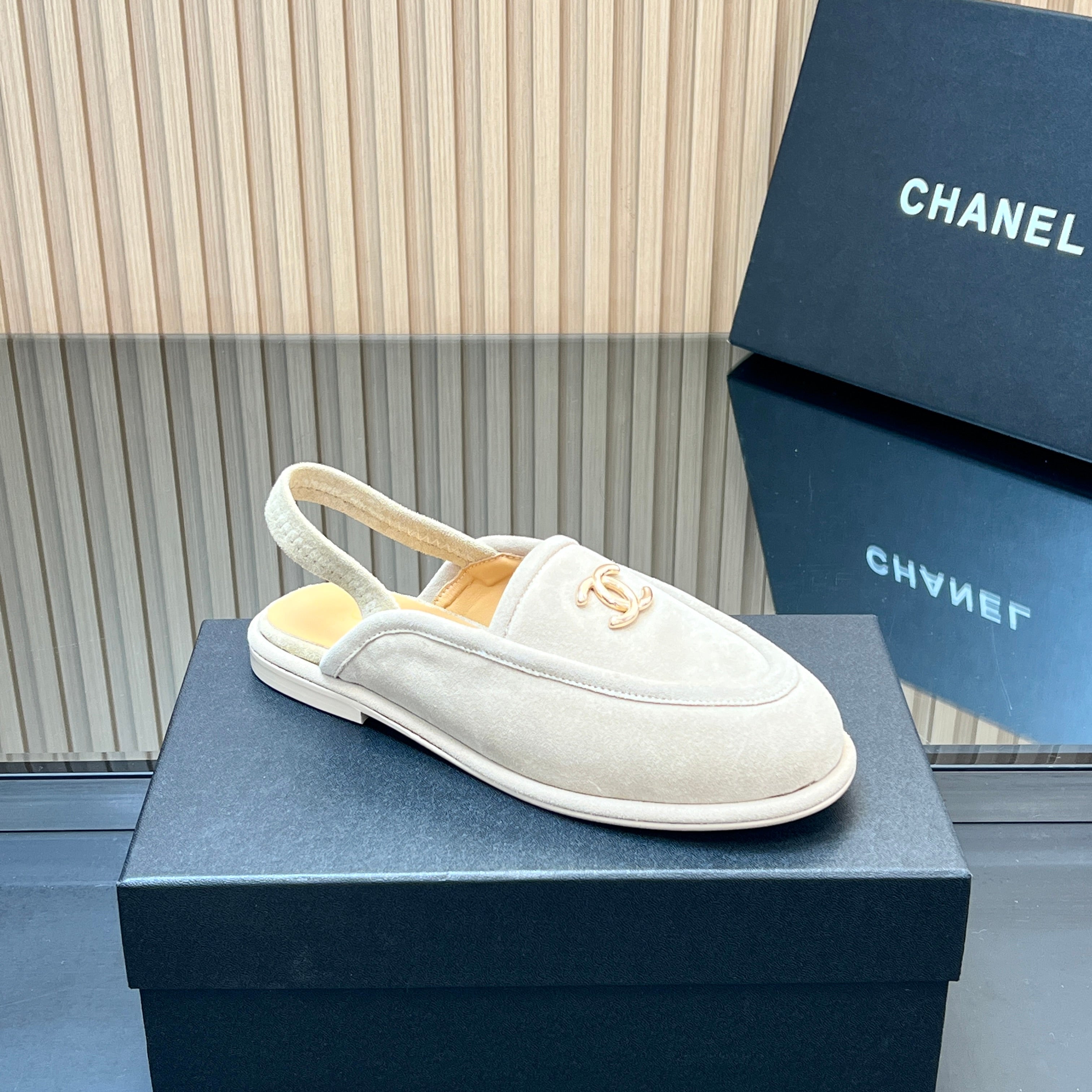 CHANEL 25S BACK STRAP MULE 15MM IN IVORY SUEDE GOLD HARDWARE