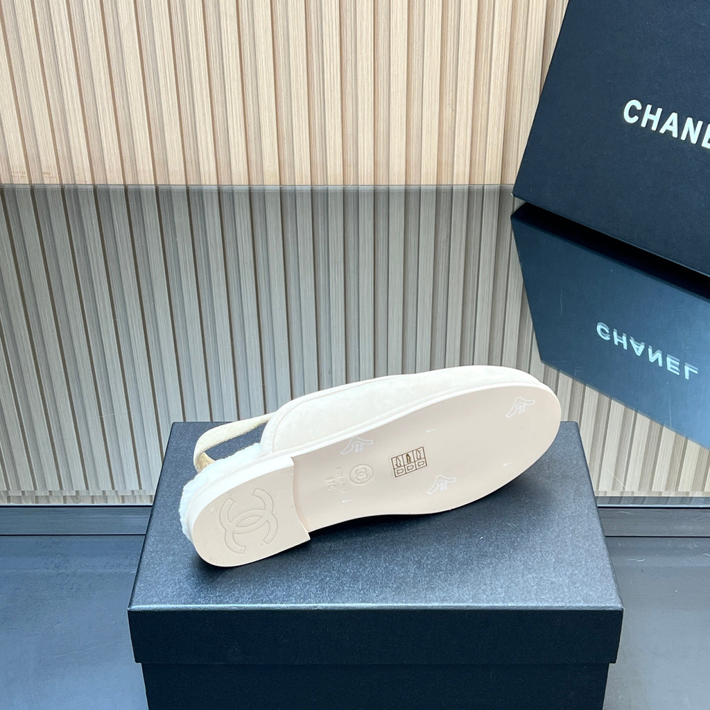 CHANEL 25S BACK STRAP MULE 15MM IN IVORY SUEDE AND WOOL GOLD HARDWARE