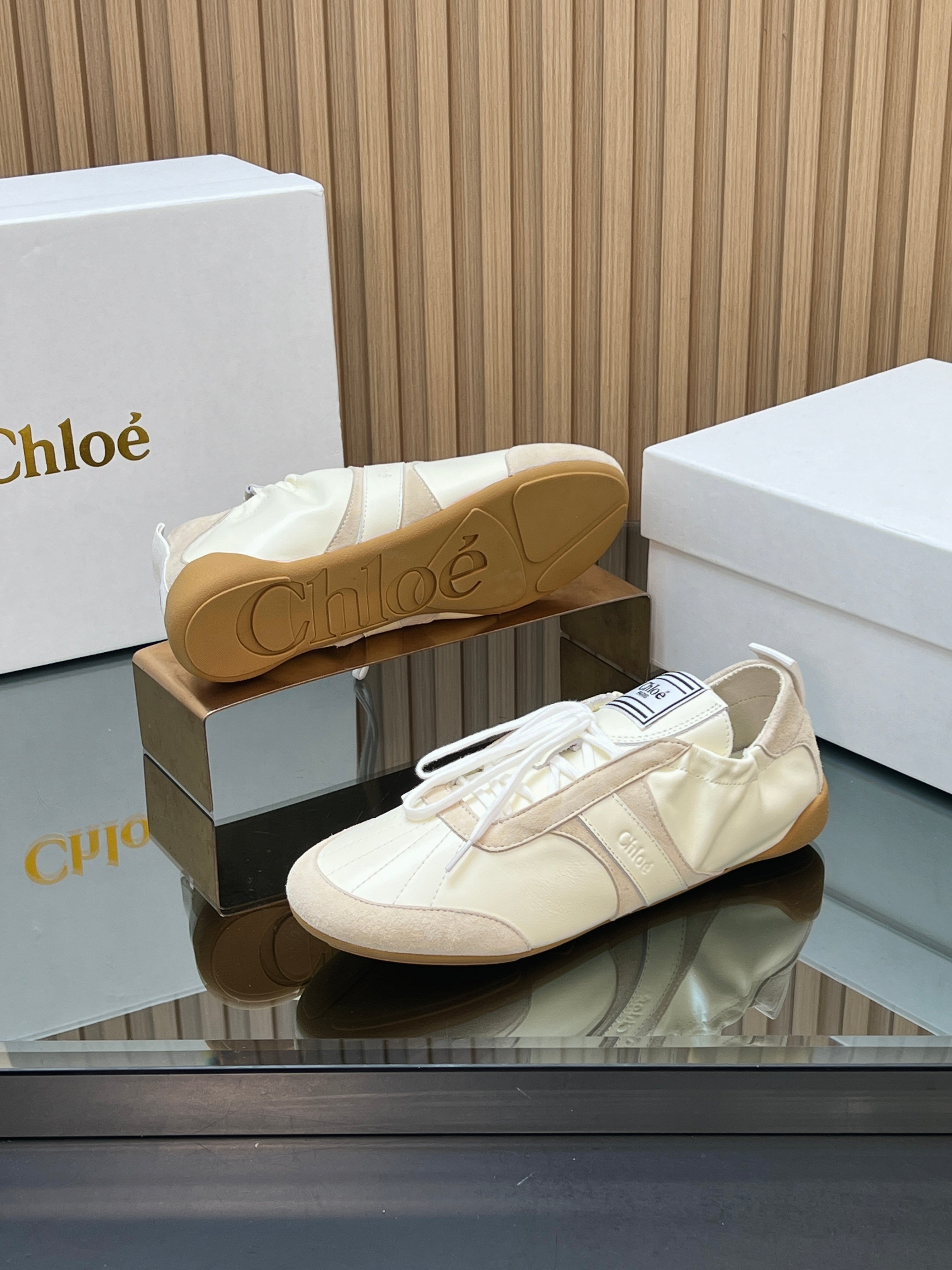 CHLOÉ 26S SNEAKERS IN CREAM WHITE CALFSKIN AND LIGHT PINK SUEDE