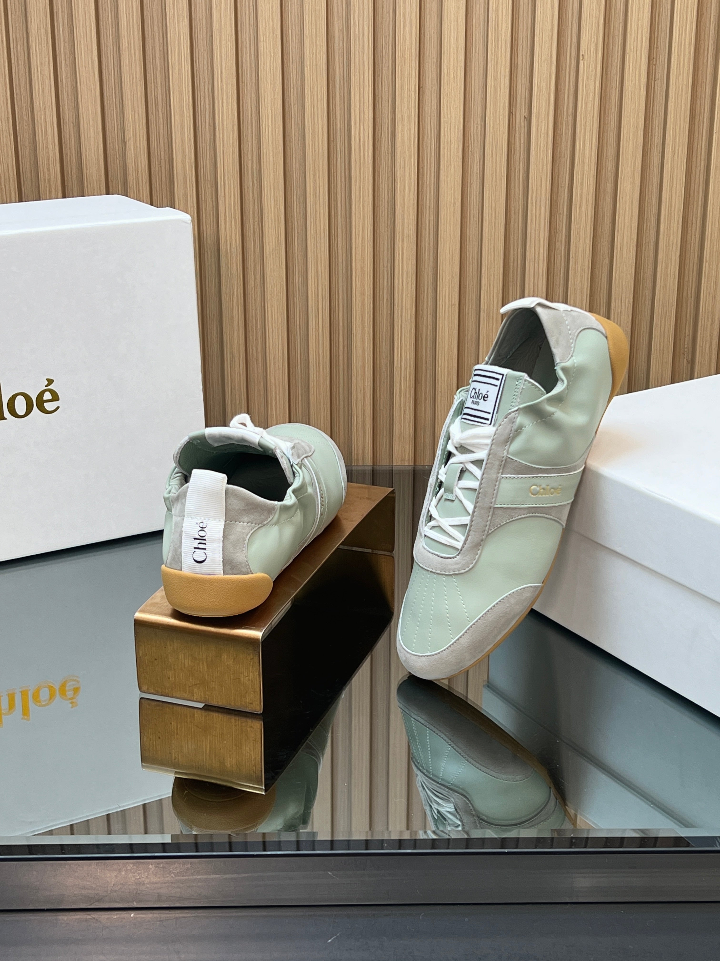 CHLOÉ 26S SNEAKERS IN LIGHT GREEN CALFSKIN AND GREY SUEDE