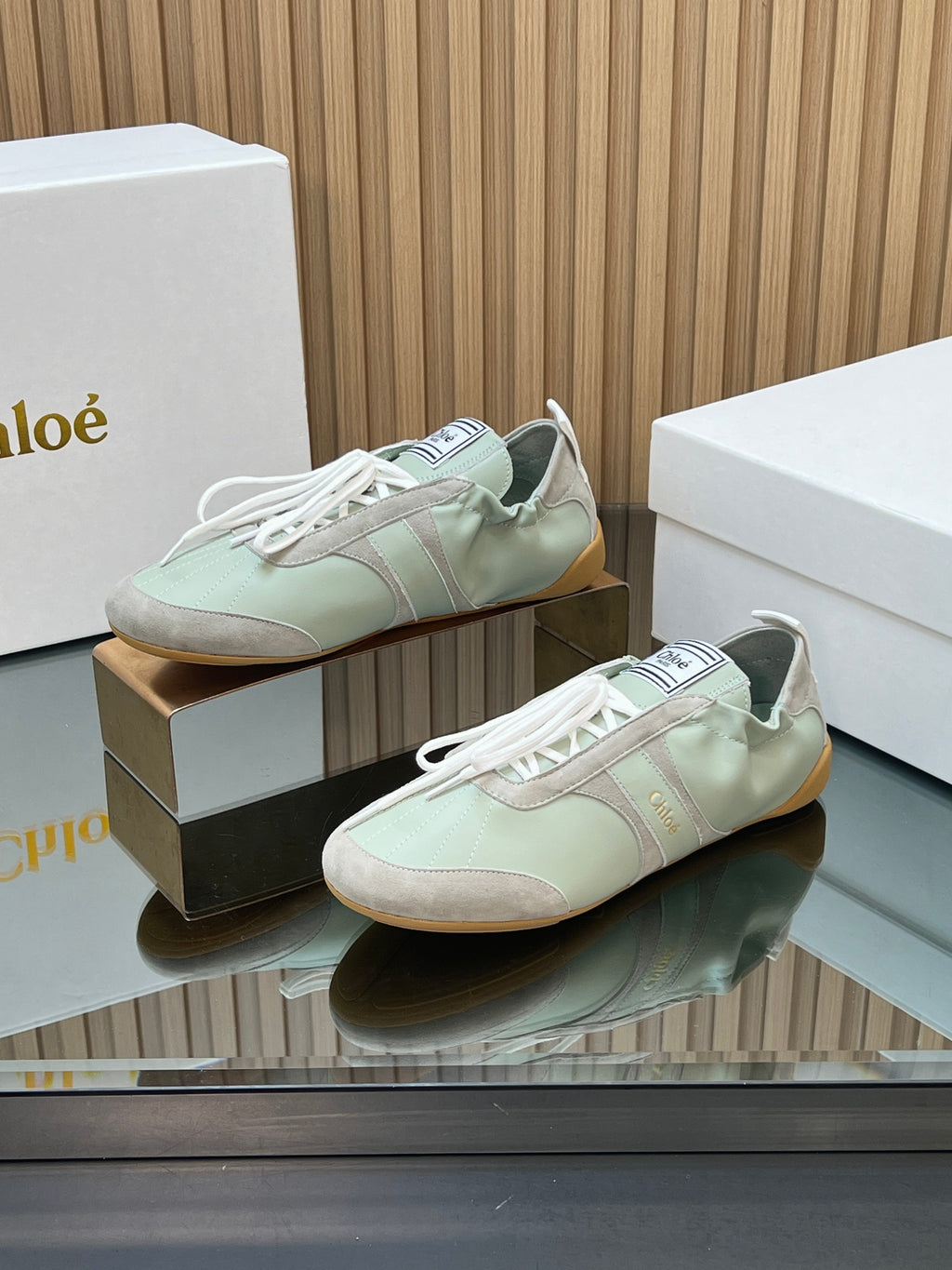 CHLOÉ 26S SNEAKERS IN LIGHT GREEN CALFSKIN AND GREY SUEDE