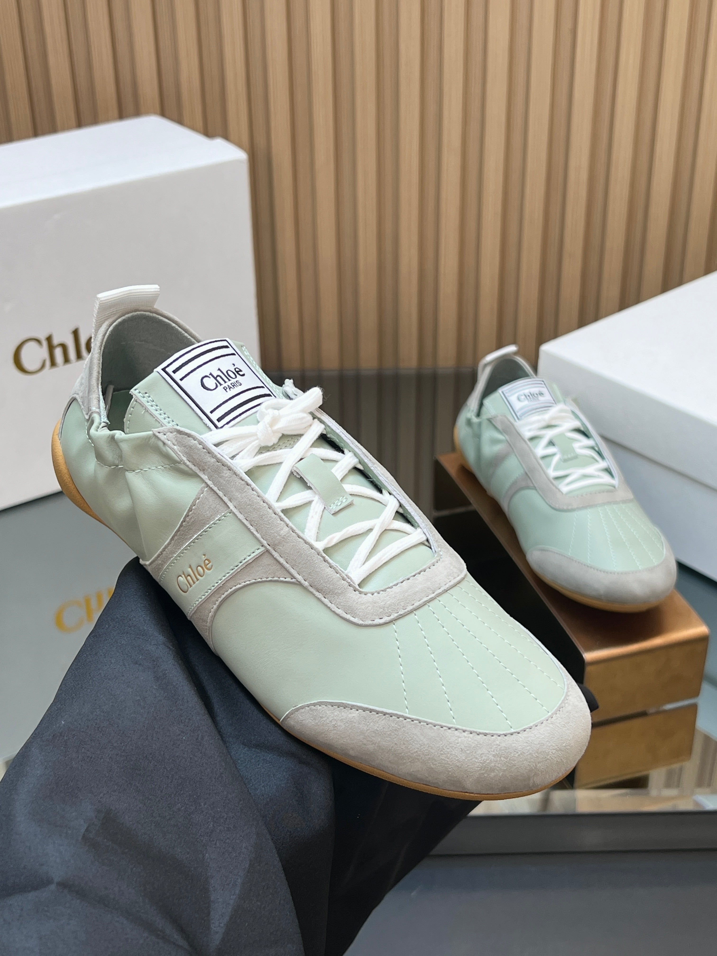 CHLOÉ 26S SNEAKERS IN LIGHT GREEN CALFSKIN AND GREY SUEDE