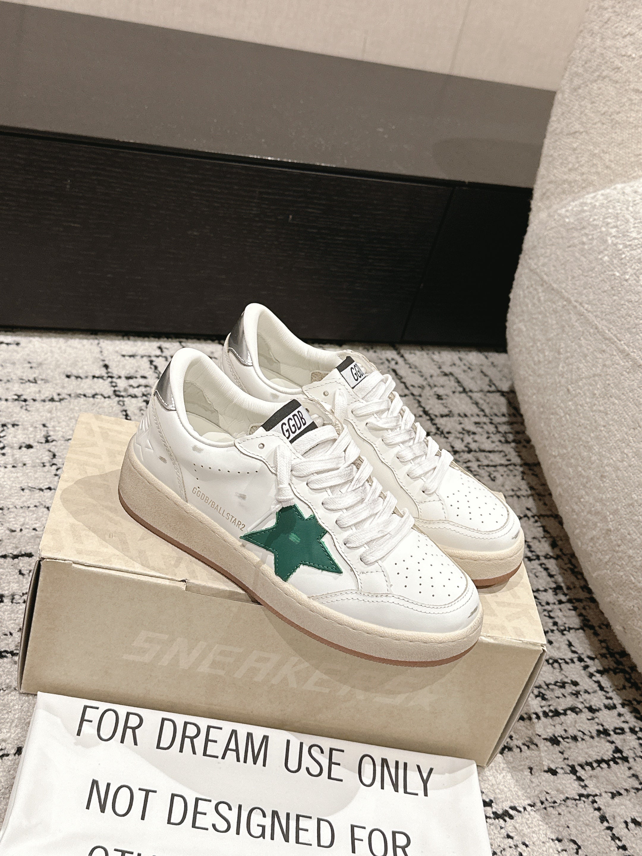 BALL STAR 2 SNEAKERS IN WHITE CALFSKIN GREEN STAR AND SILVER HEEL TAB