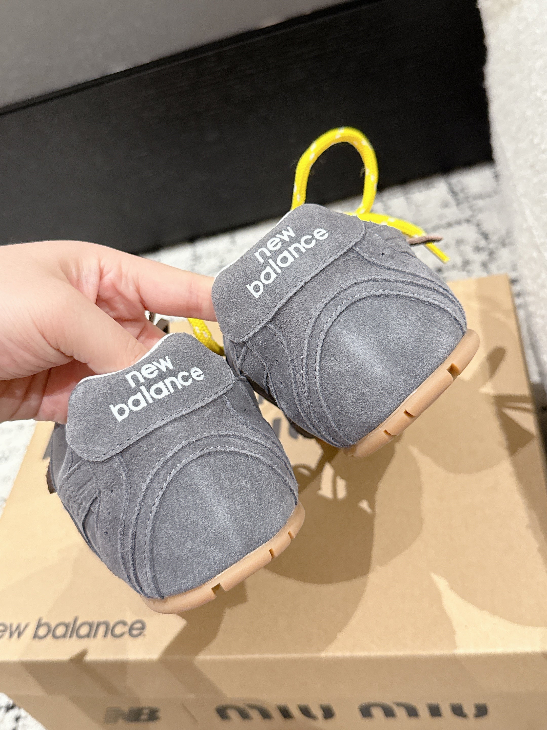MM x NB SNEAKER IN GREY SUEDE