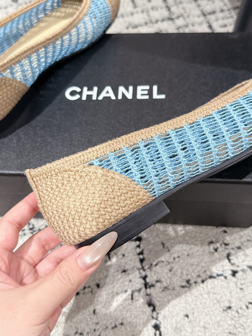 BALLET FLAT 25S IN BLUE AND BEIGE RAFFIA