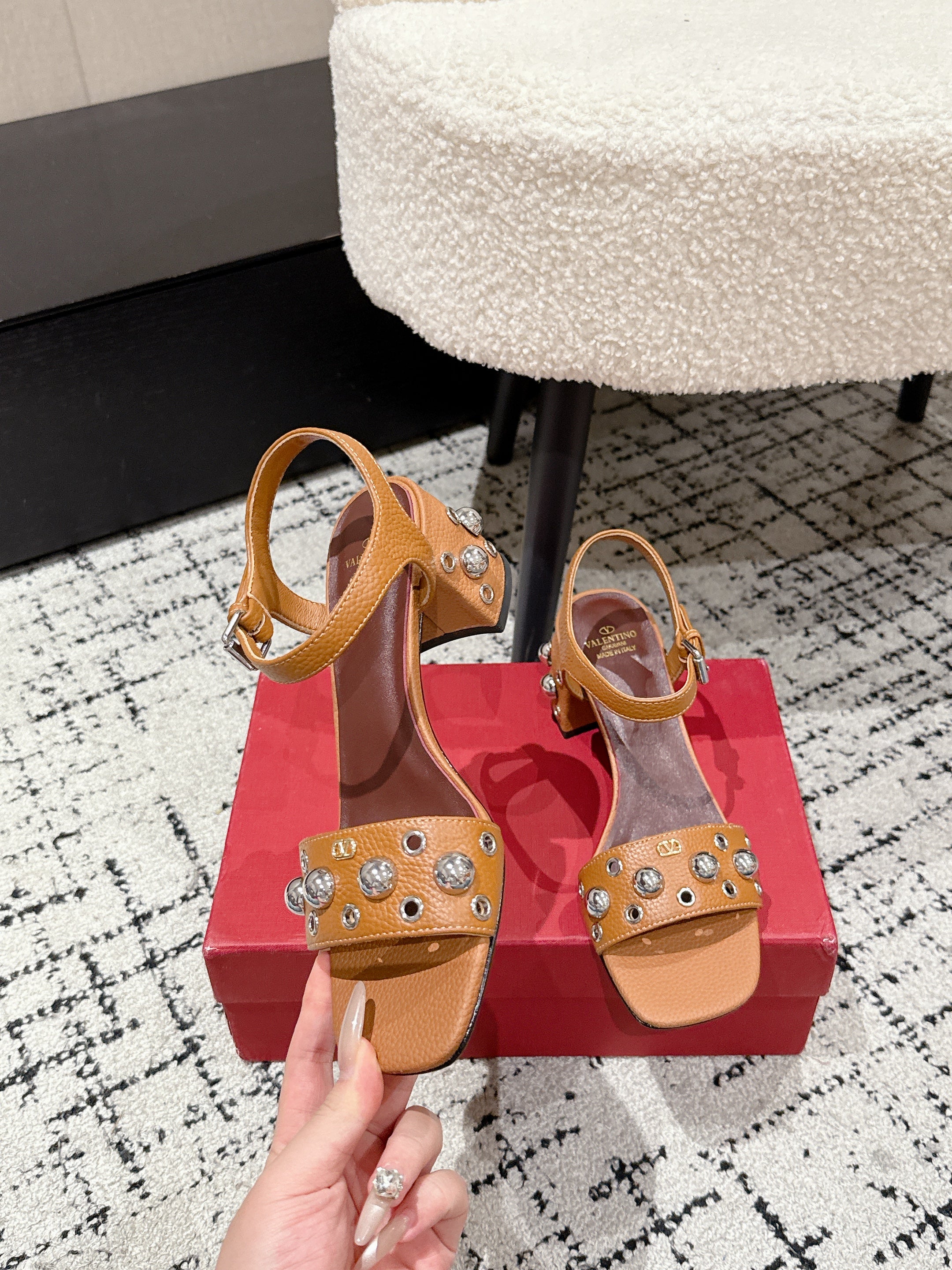 VLTN STUDDED BLOCK HEEL SANDALS 25S 60 MM IN BROWN LAMBSKIN
