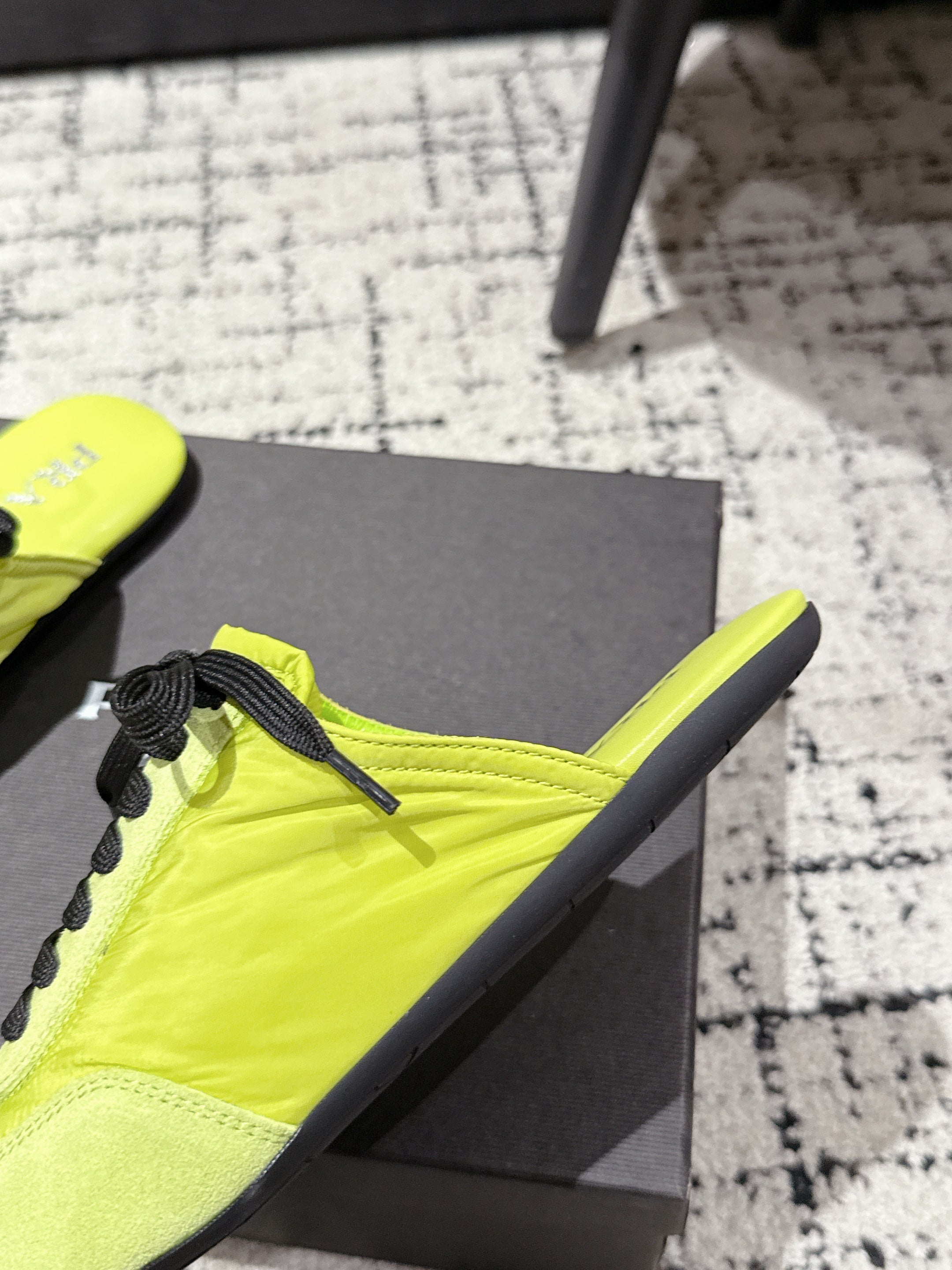 PRADA 25S DEXUN MULE IN LIME GREEN SUEDE LEATHER