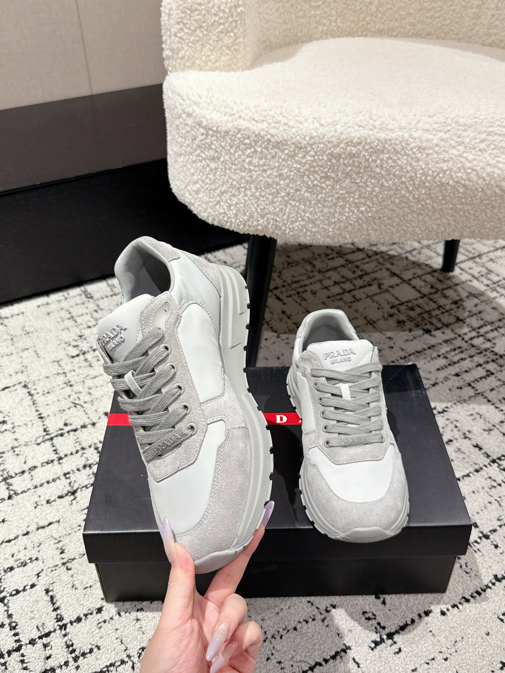 PRADA 25S MEN SNEAKERS LOGO IN WHITE AND LIGHT GRAY NUBUCK AND CANVAS