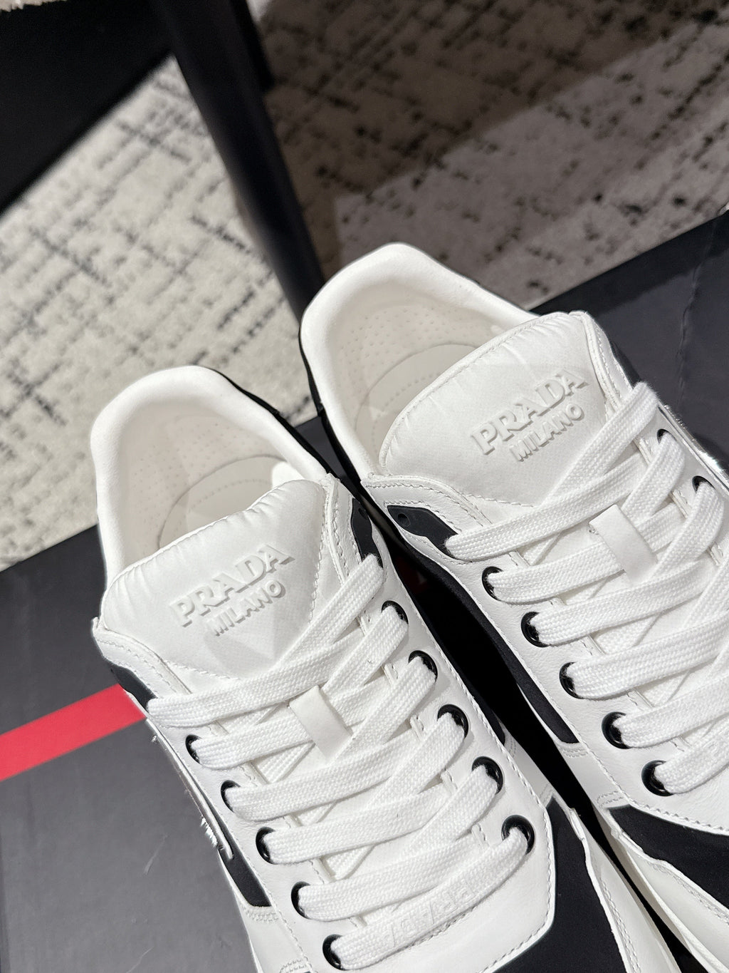 PRADA 25S MEN SNEAKERS LOGO IN WHITE AND BLACK NUBUCK AND CANVAS