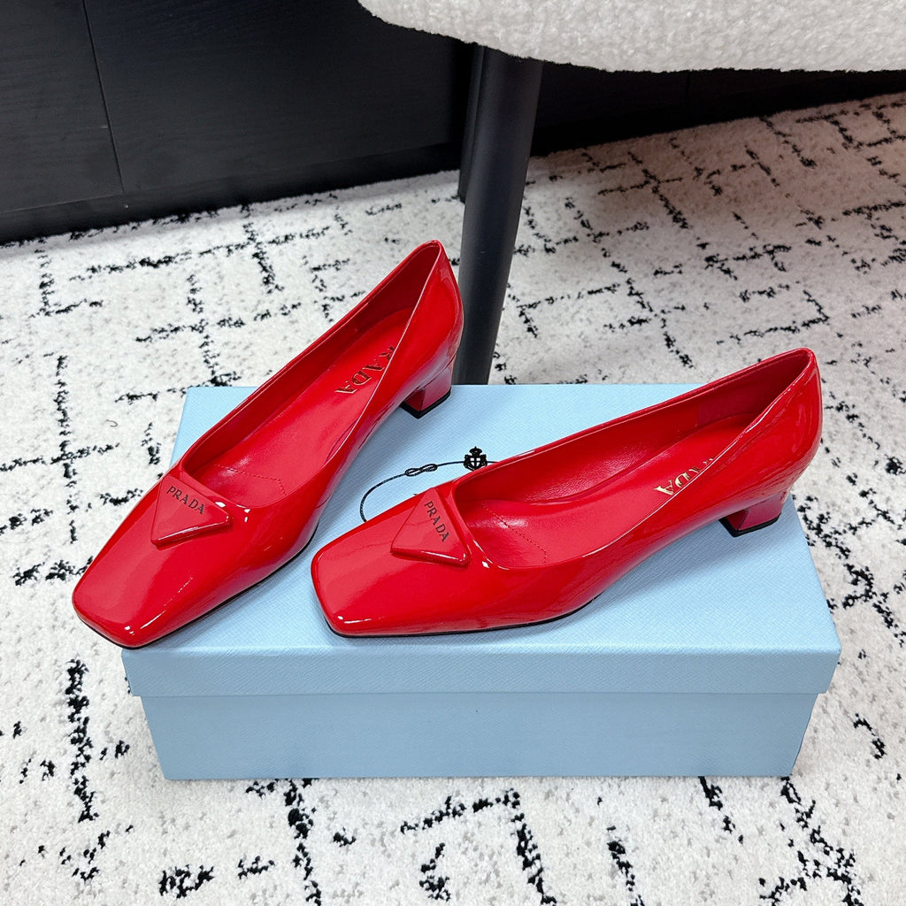 PRADA 26S SQUARE-TOE HIGH HEELS 35MM IN DARK RED PATENT CALFSKIN WITH LOGO