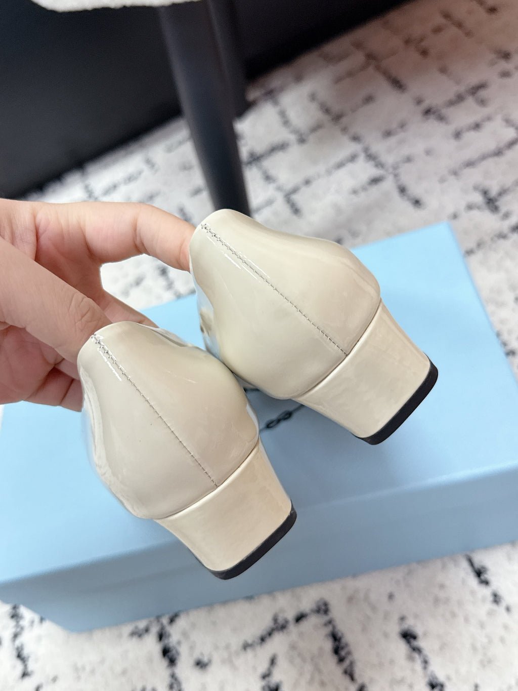 PRADA 26S SQUARE-TOE HIGH HEELS 35MM IN CREAM WHITE PATENT CALFSKIN WITH LOGO