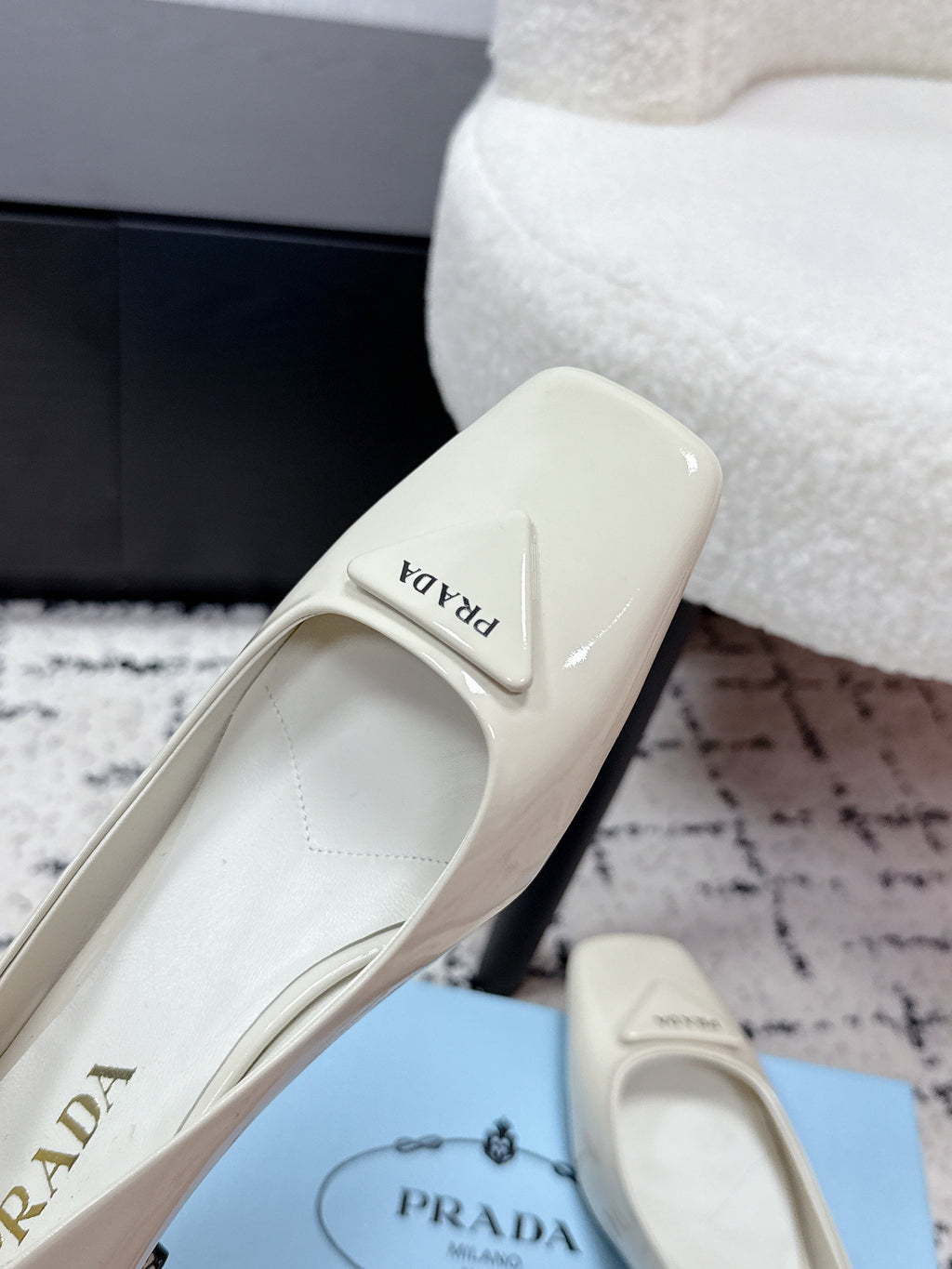 PRADA 26S SQUARE-TOE HIGH HEELS 35MM IN CREAM WHITE PATENT CALFSKIN WITH LOGO