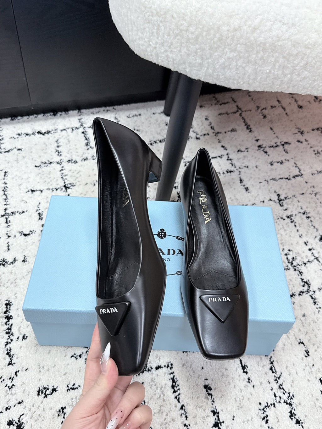 PRADA 26S SQUARE-TOE HIGH HEELS 35MM IN BLACK SHINY CALFSKIN WITH LOGO
