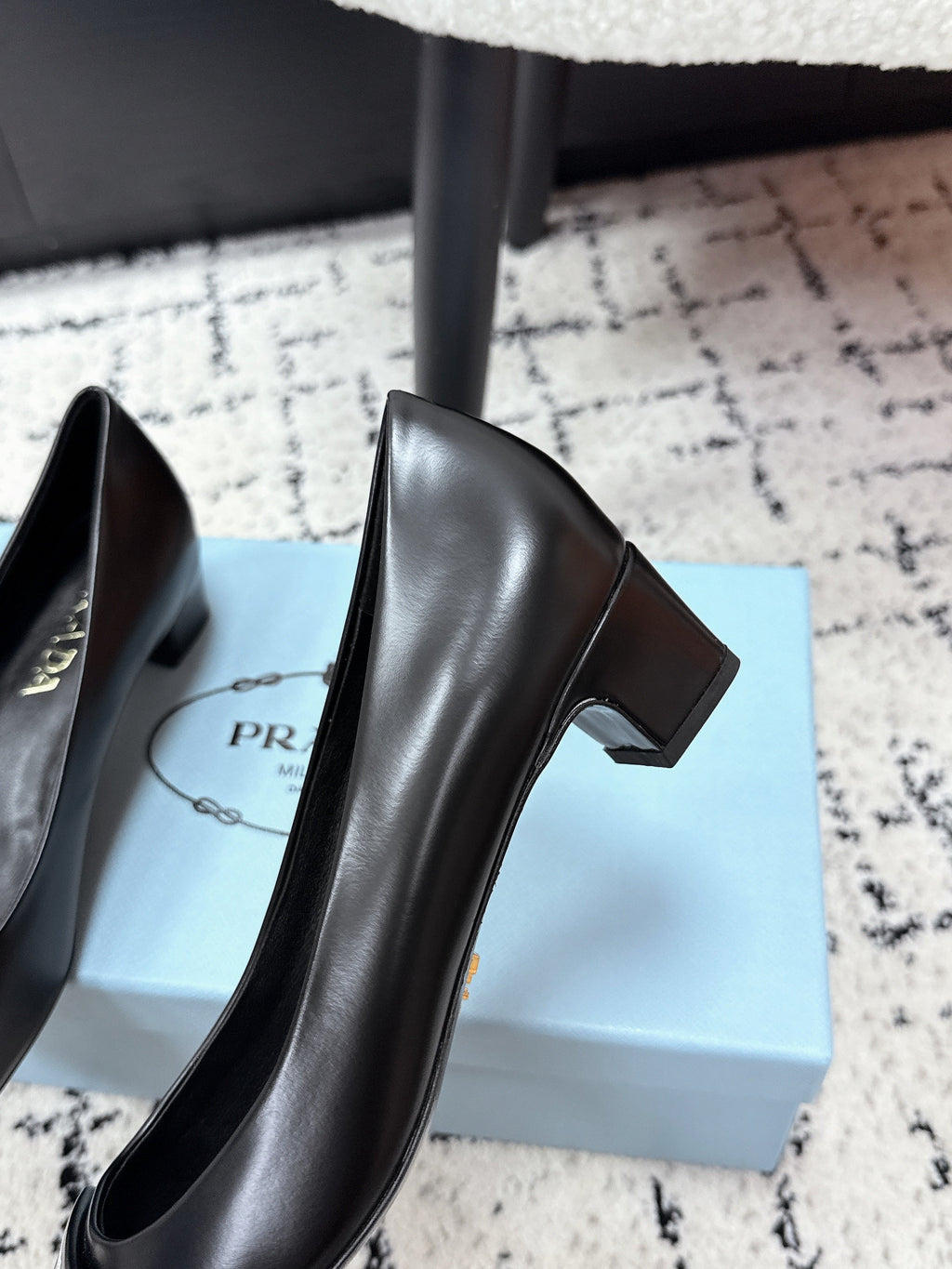 PRADA 26S SQUARE-TOE HIGH HEELS 35MM IN BLACK SHINY CALFSKIN WITH LOGO