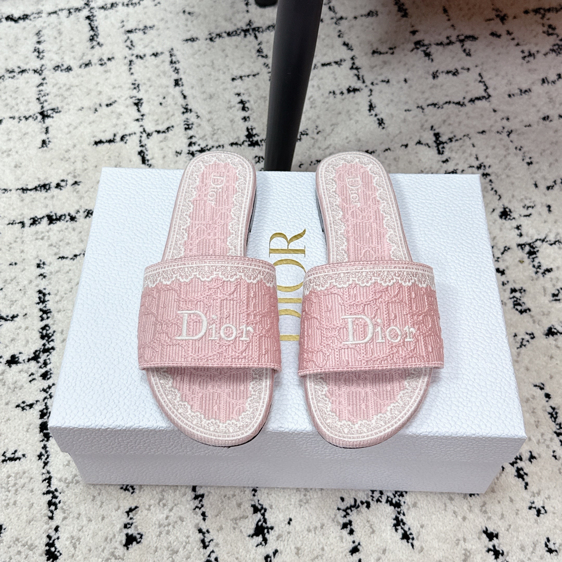 DIOR 26S SLIDES IN LIGHT PINK EMBOSSED OBLIQUE LACE EMBROIDERY