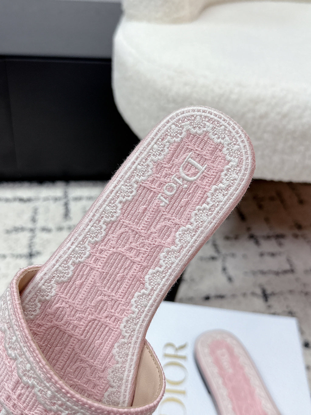 DIOR 26S SLIDES IN LIGHT PINK EMBOSSED OBLIQUE LACE EMBROIDERY