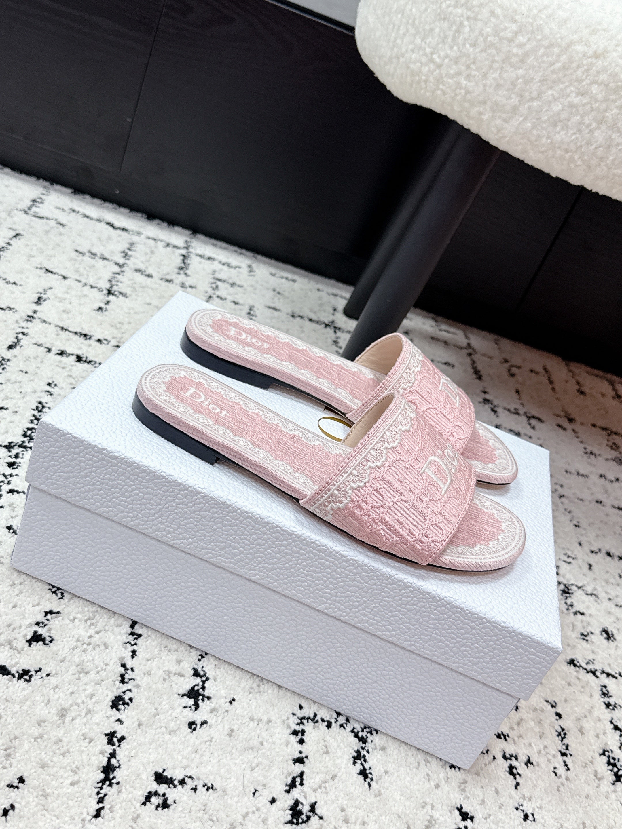 DIOR 26S SLIDES IN LIGHT PINK EMBOSSED OBLIQUE LACE EMBROIDERY