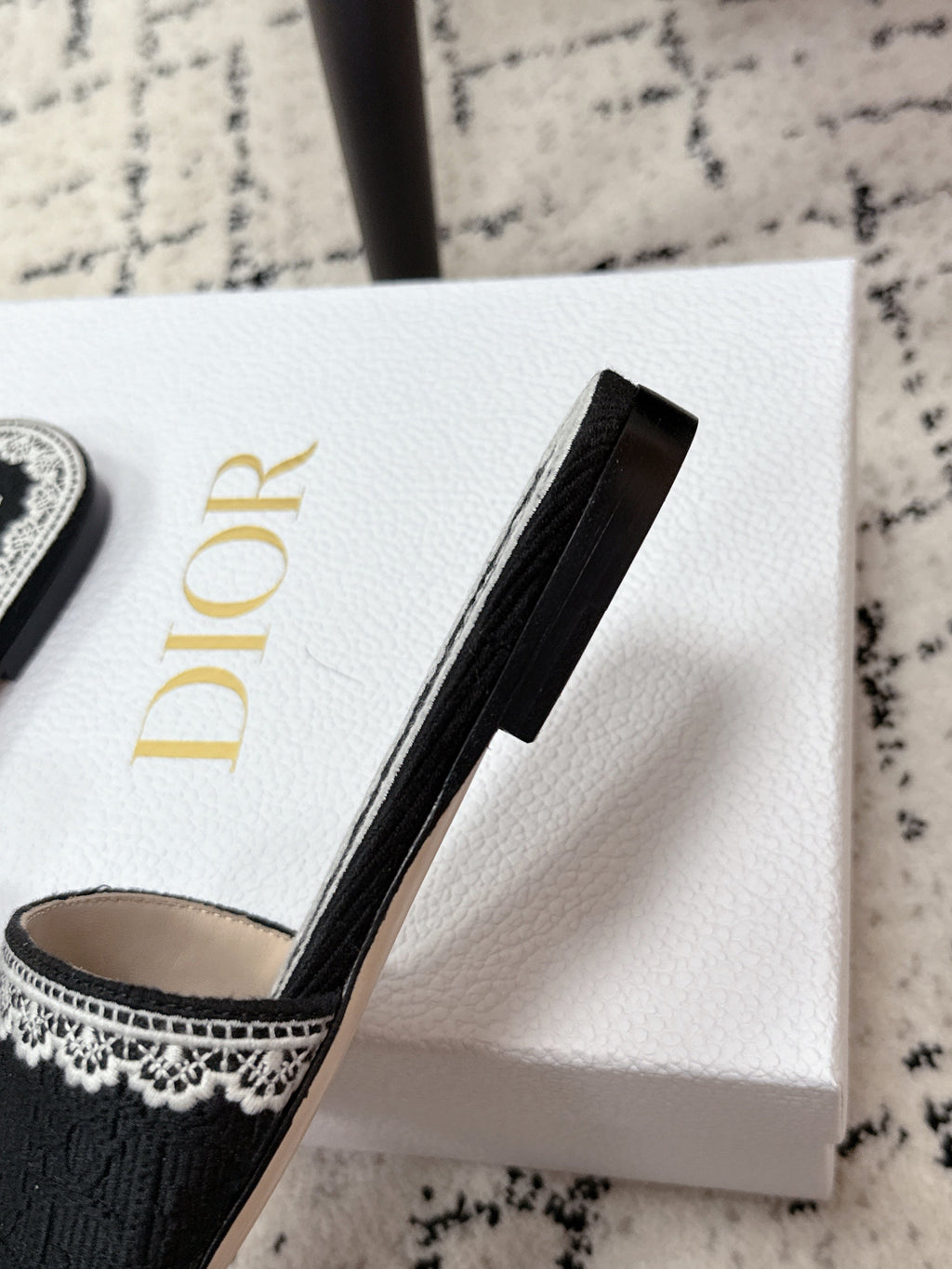 DIOR 26S SLIDES IN BLACK AND WHITE EMBOSSED OBLIQUE LACE EMBROIDERY