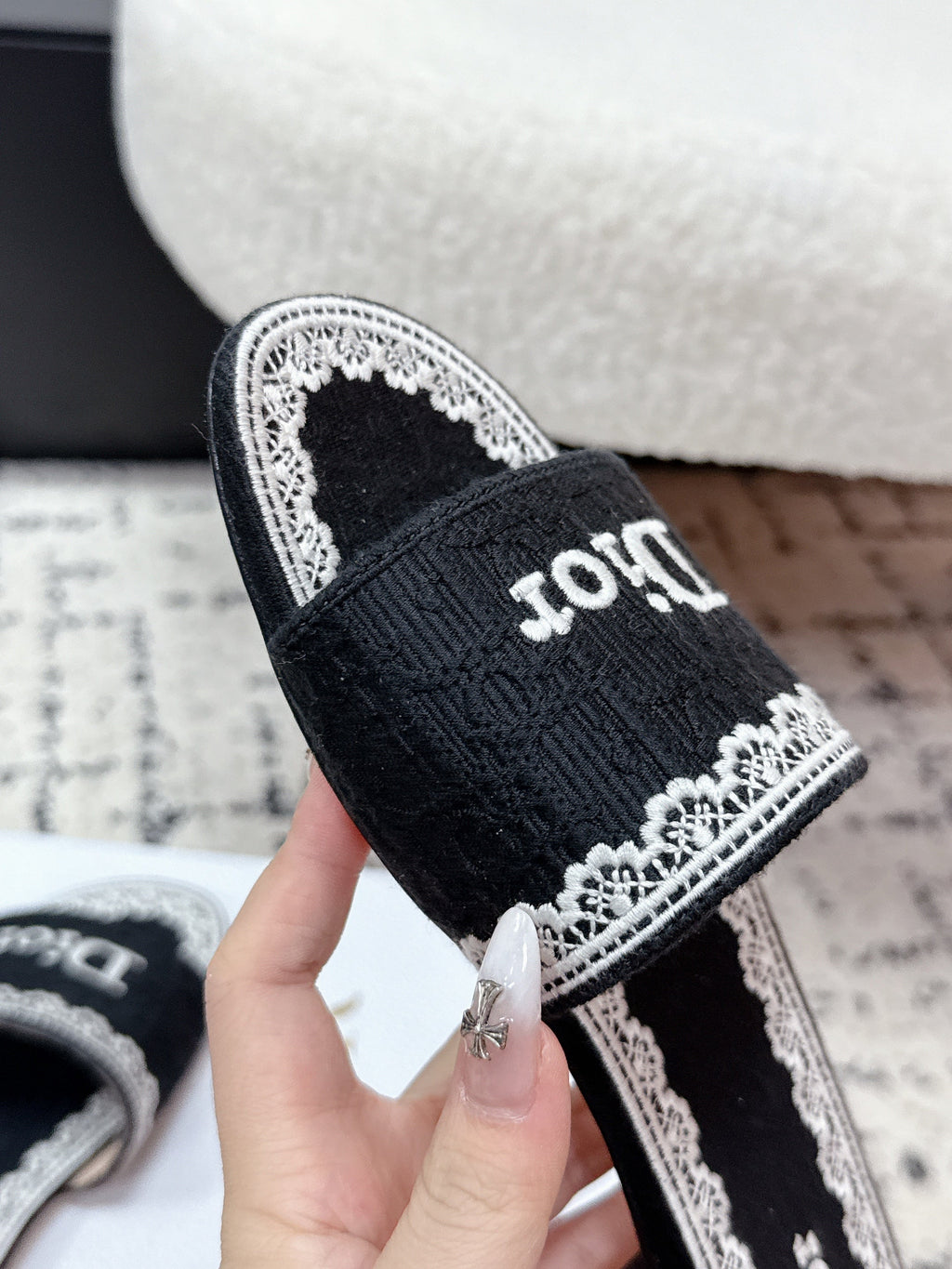 DIOR 26S SLIDES IN BLACK AND WHITE EMBOSSED OBLIQUE LACE EMBROIDERY