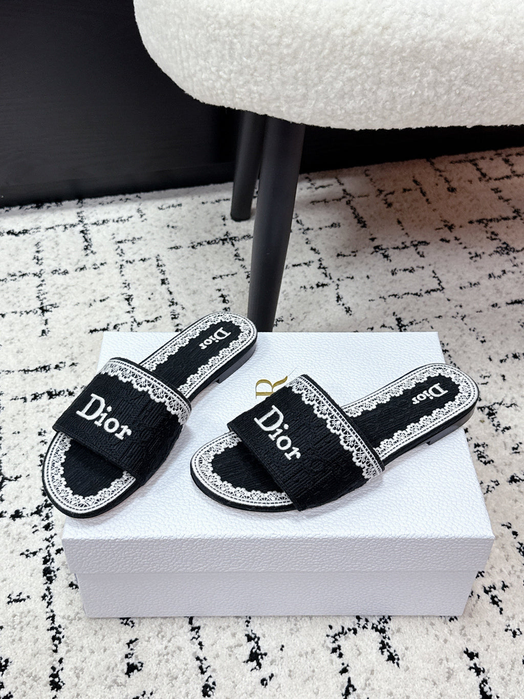 DIOR 26S SLIDES IN BLACK AND WHITE EMBOSSED OBLIQUE LACE EMBROIDERY