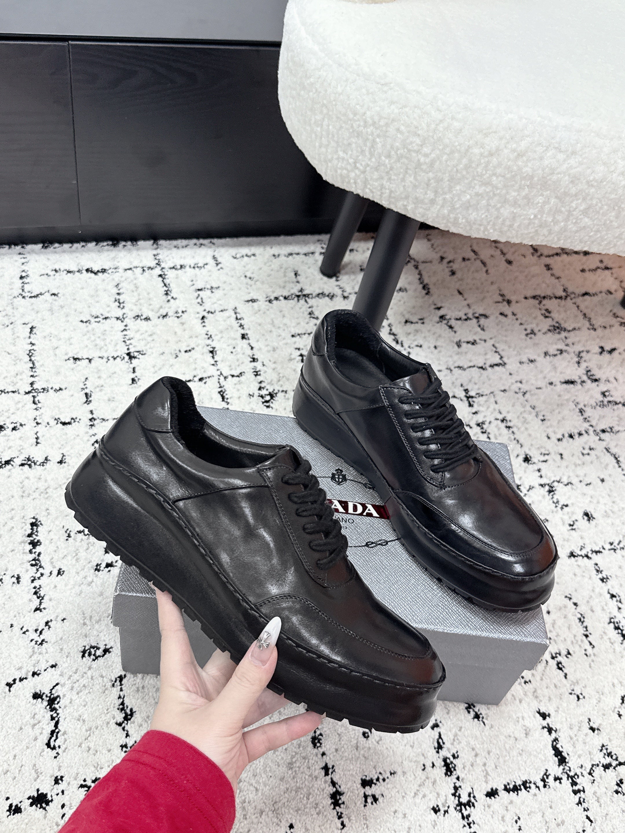 PRADA 26S SNEAKERS IN BLACK SHINY CALFSKIN
