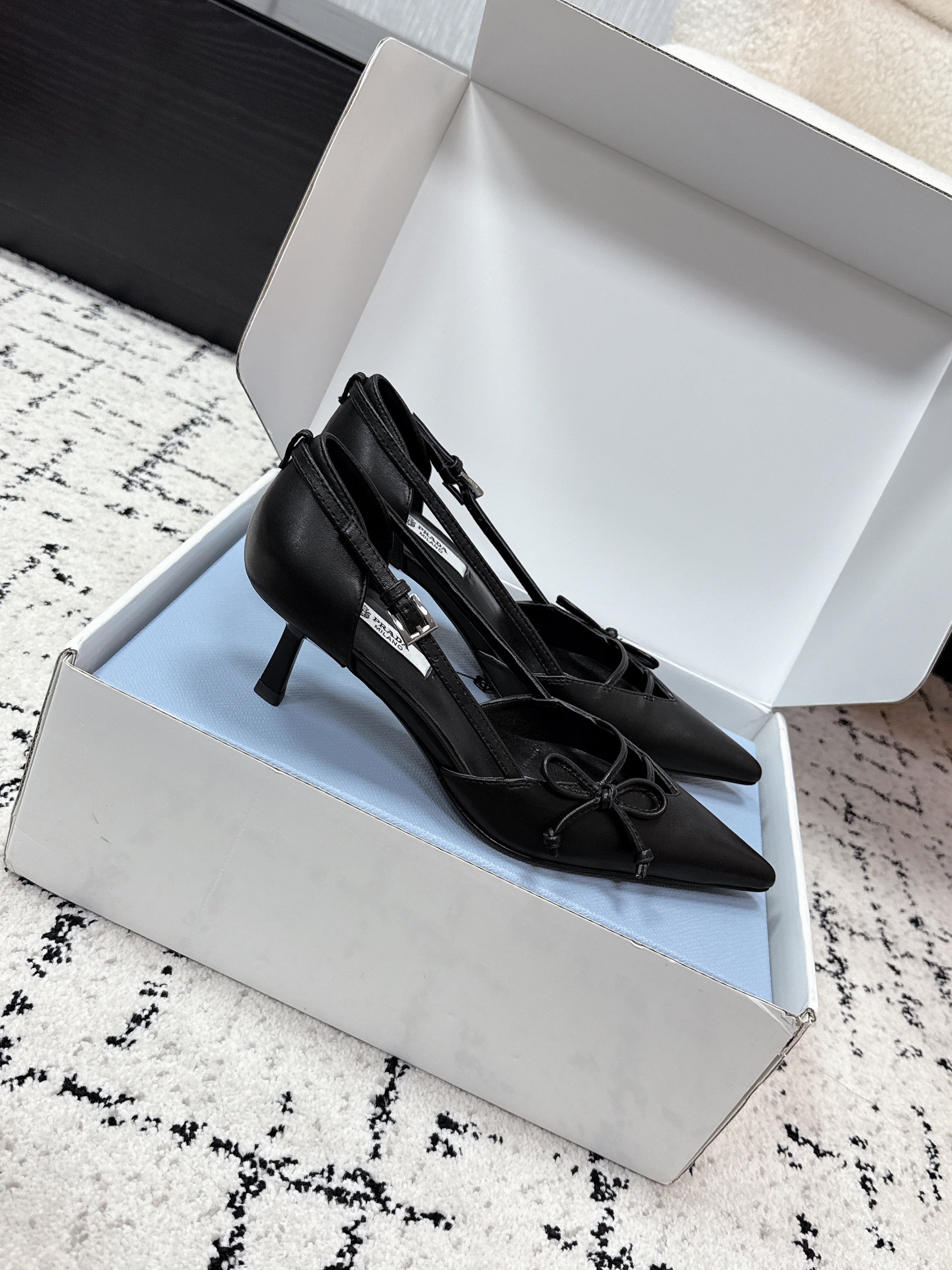 PRADA 26S POINTED-TOE HIGH HEELS 55MM IN BLACK CALFSKIN WITH BOW