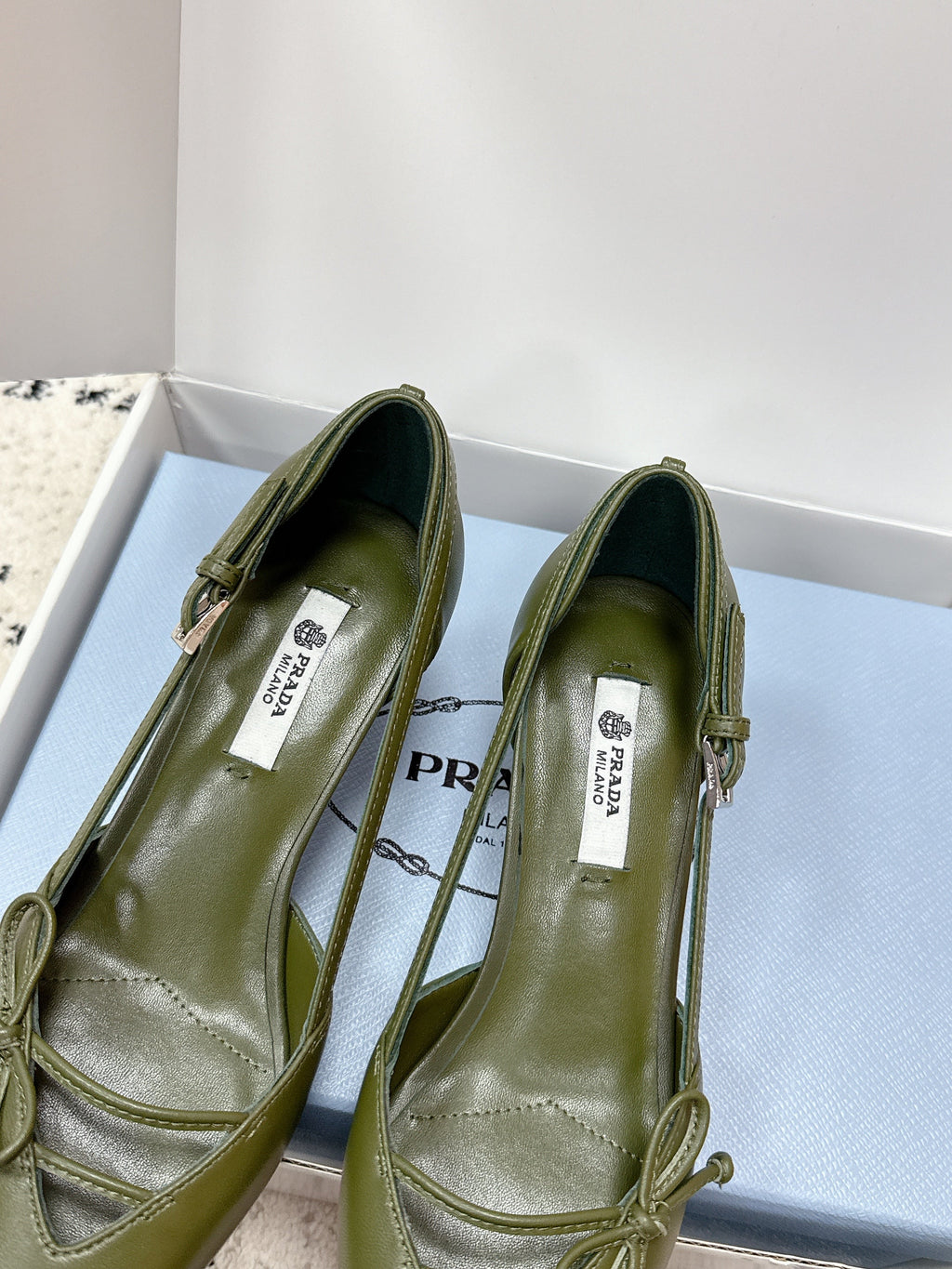 PRADA 26S POINTED-TOE HIGH HEELS 55MM IN DARK OLIVE GREEN CALFSKIN WITH BOW