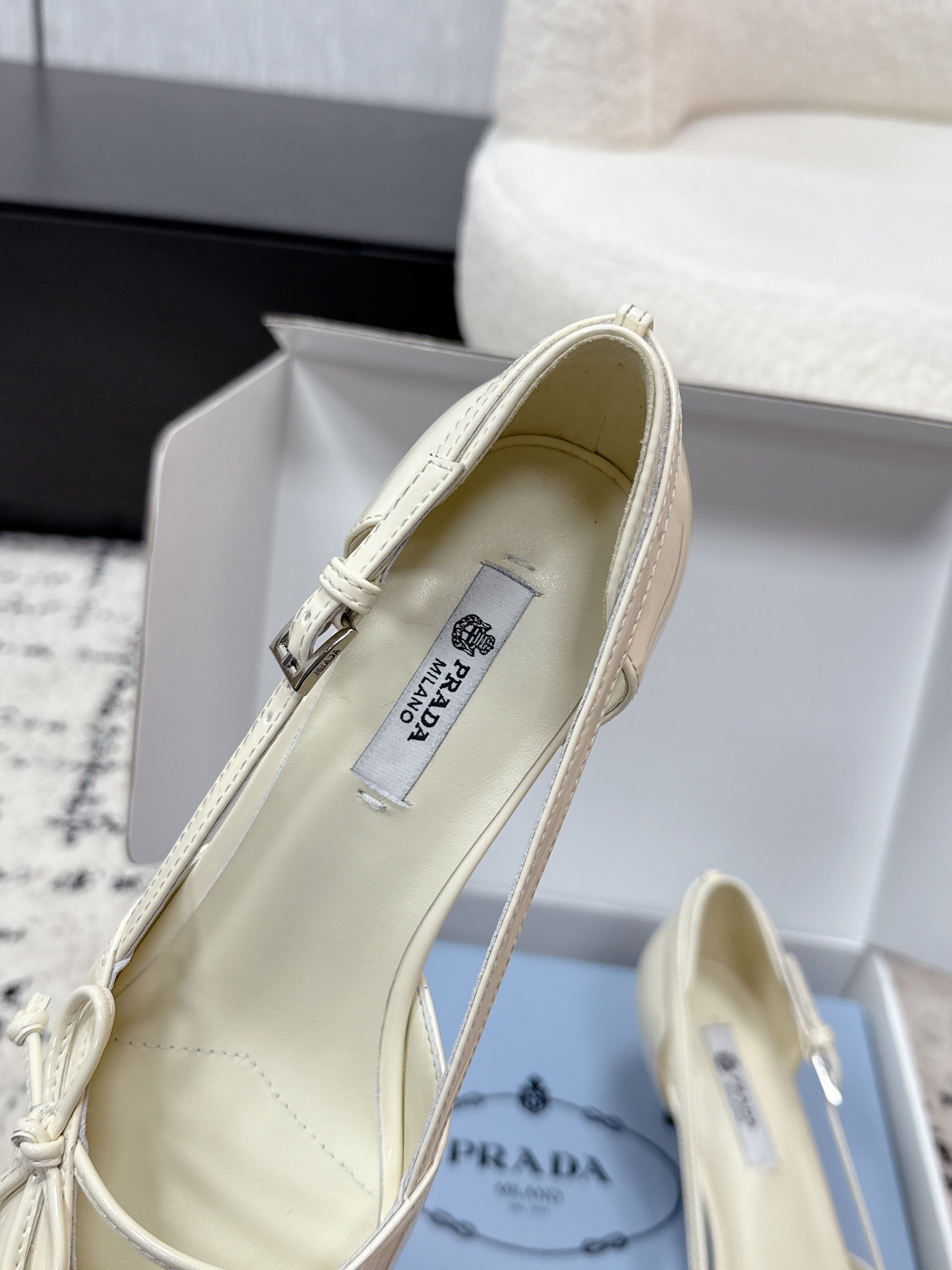PRADA 26S POINTED-TOE HIGH HEELS 55MM IN IVORY WHITE CALFSKIN WITH BOW