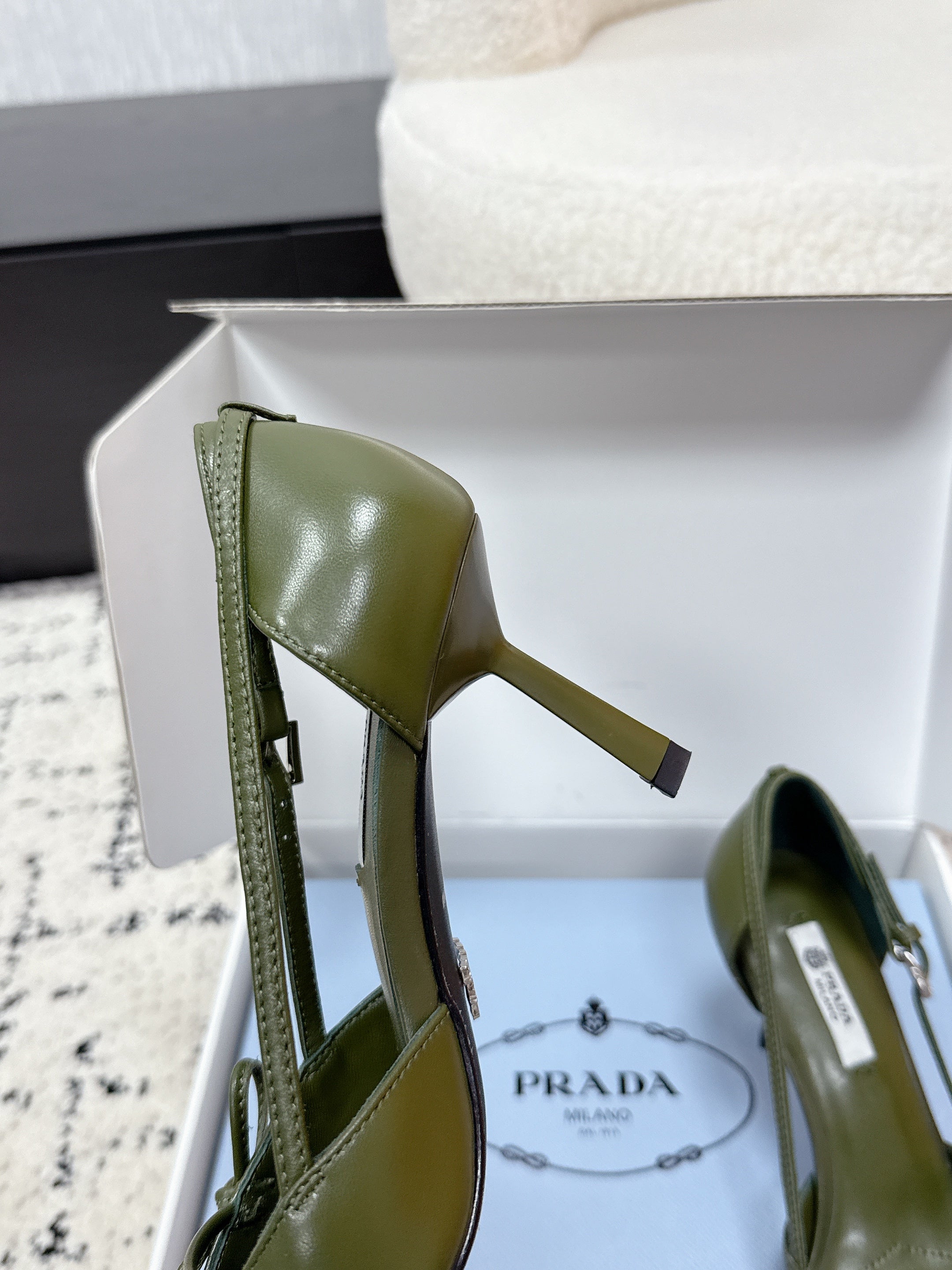 PRADA 26S POINTED-TOE HIGH HEELS 75MM IN DARK OLIVE GREEN CALFSKIN WITH BOW
