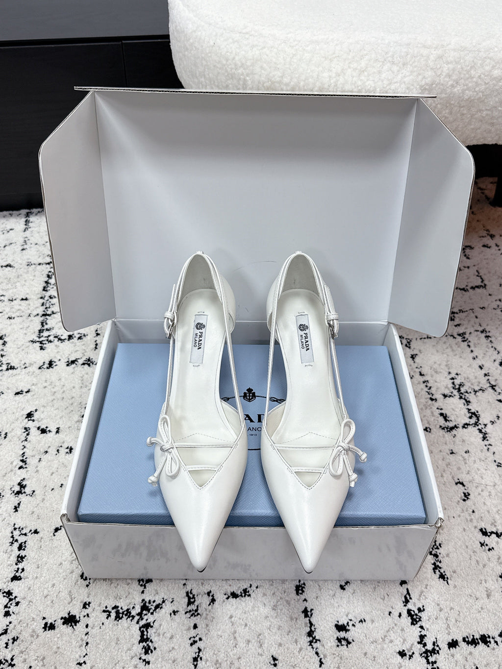 PRADA 26S POINTED-TOE HIGH HEELS 75MM IN WHITE CALFSKIN WITH BOW