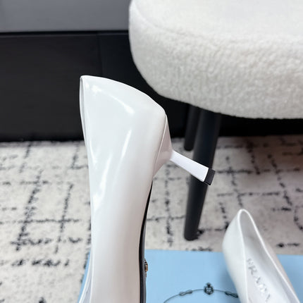 PRADA 26S POINTED-TOE HIGH HEELS 60MM IN WHITE PATENT CALFSKIN WITH LOGO