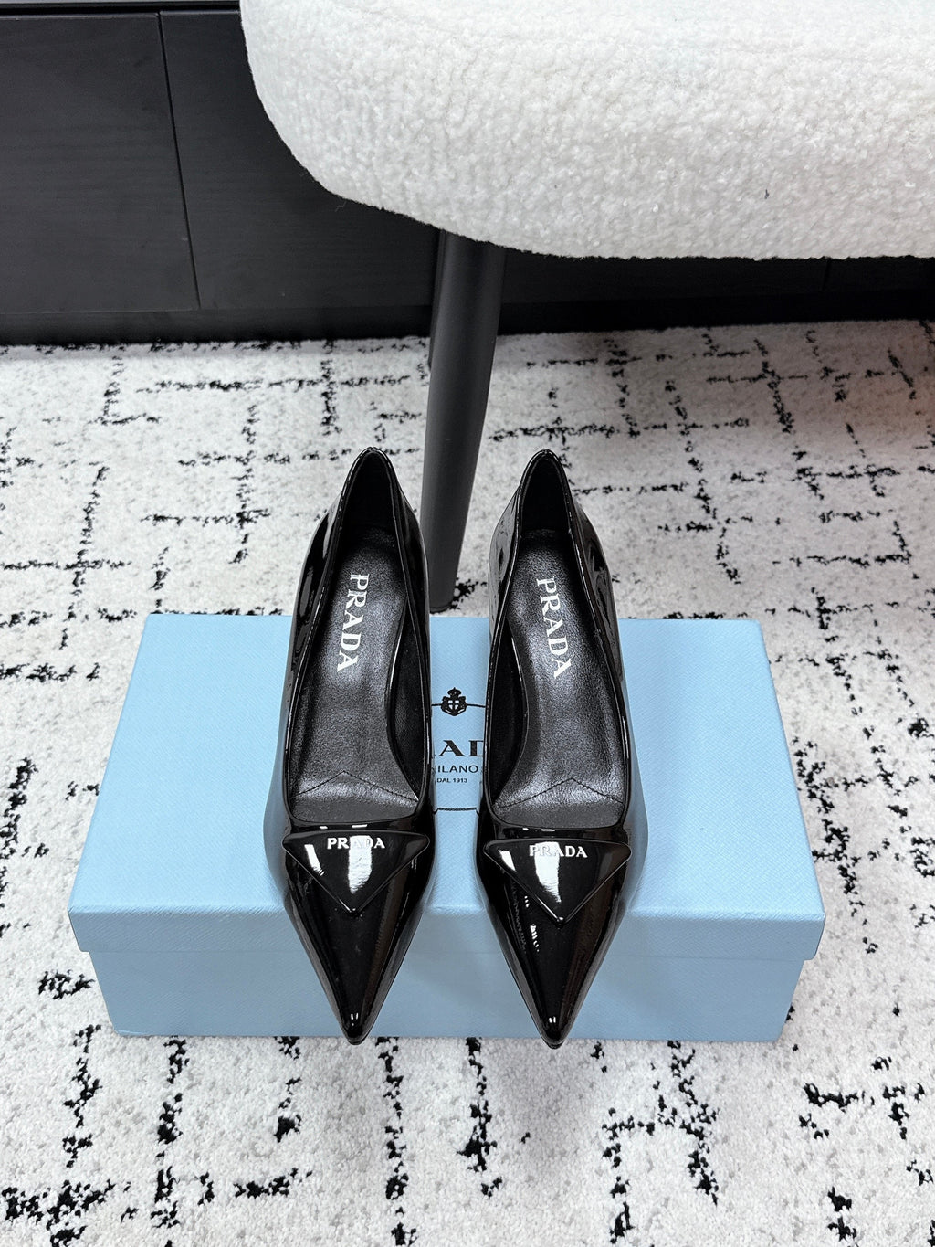 PRADA 26S POINTED-TOE HIGH HEELS 60MM IN BLACK PATENT CALFSKIN WITH LOGO