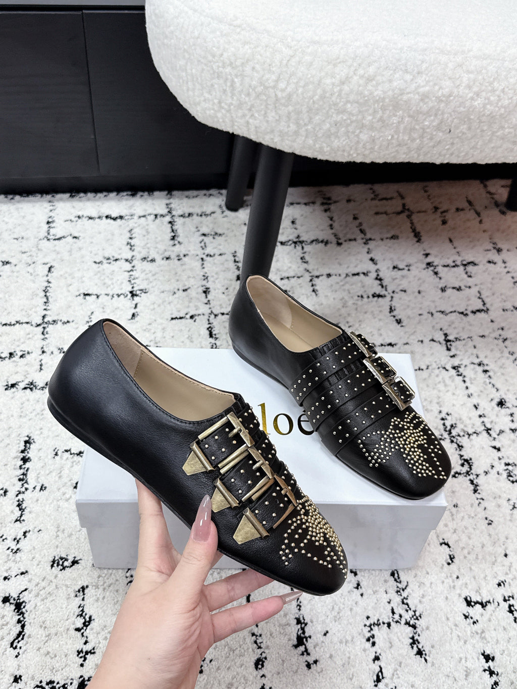 CHLOÉ 26S FLAT SHOES IN BLACK CALFSKIN WITH METAL STUDS