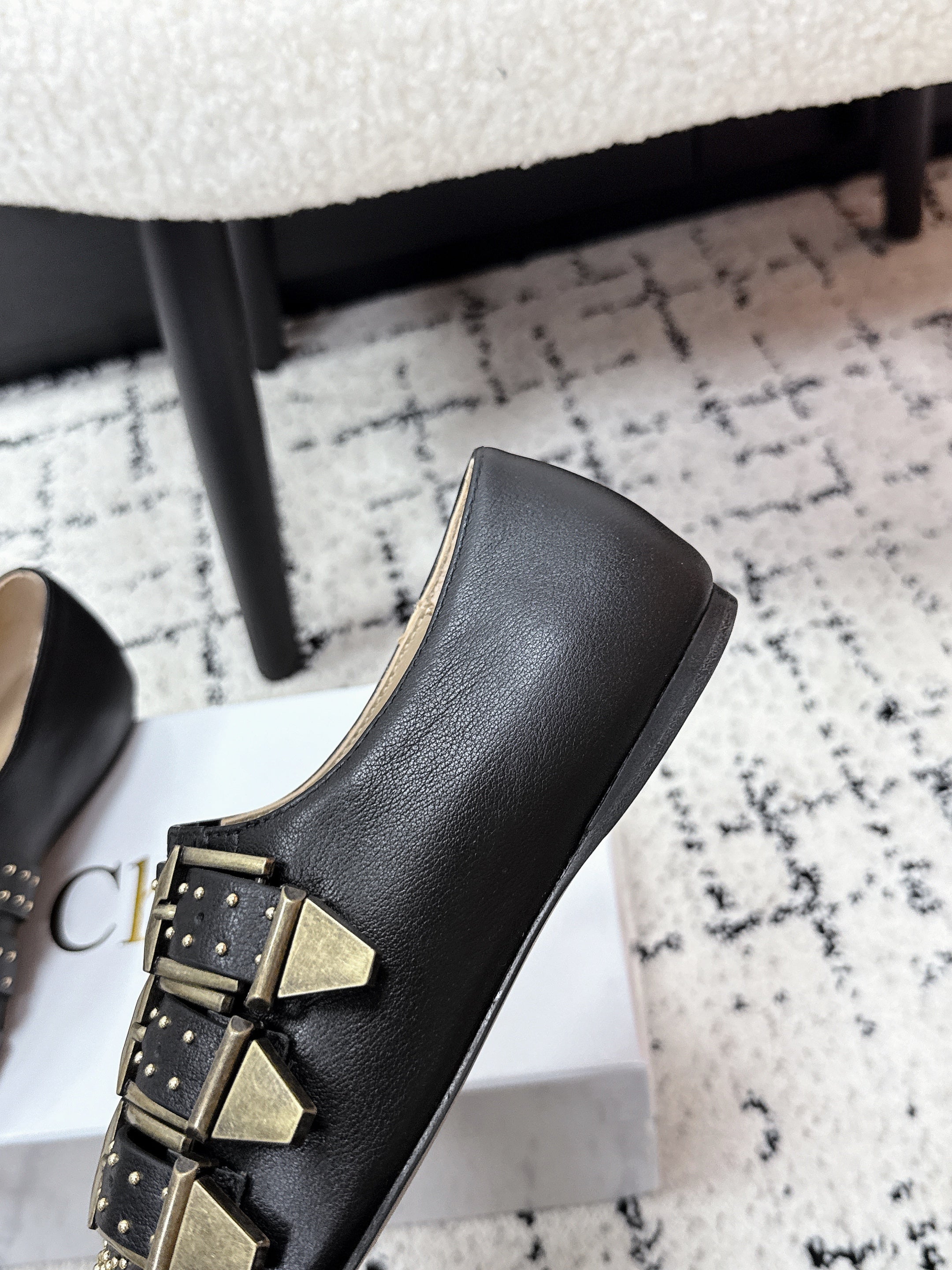 CHLOÉ 26S FLAT SHOES IN BLACK CALFSKIN WITH METAL STUDS