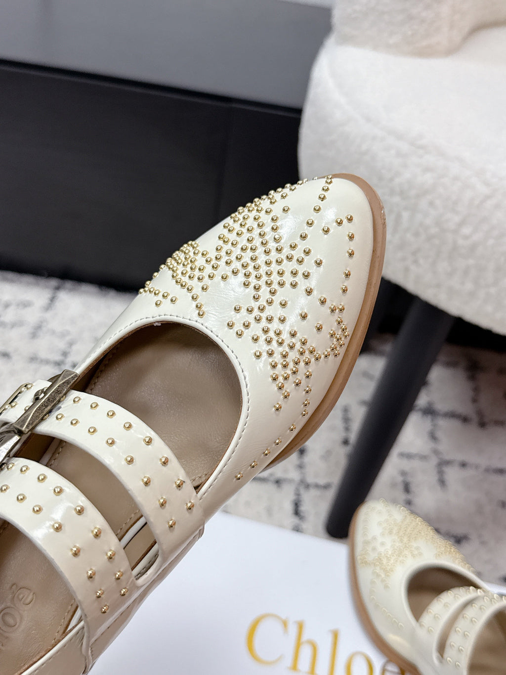 CHLOÉ 26S METAL STUD SHOES IN CREAM WHITE CALFSKIN