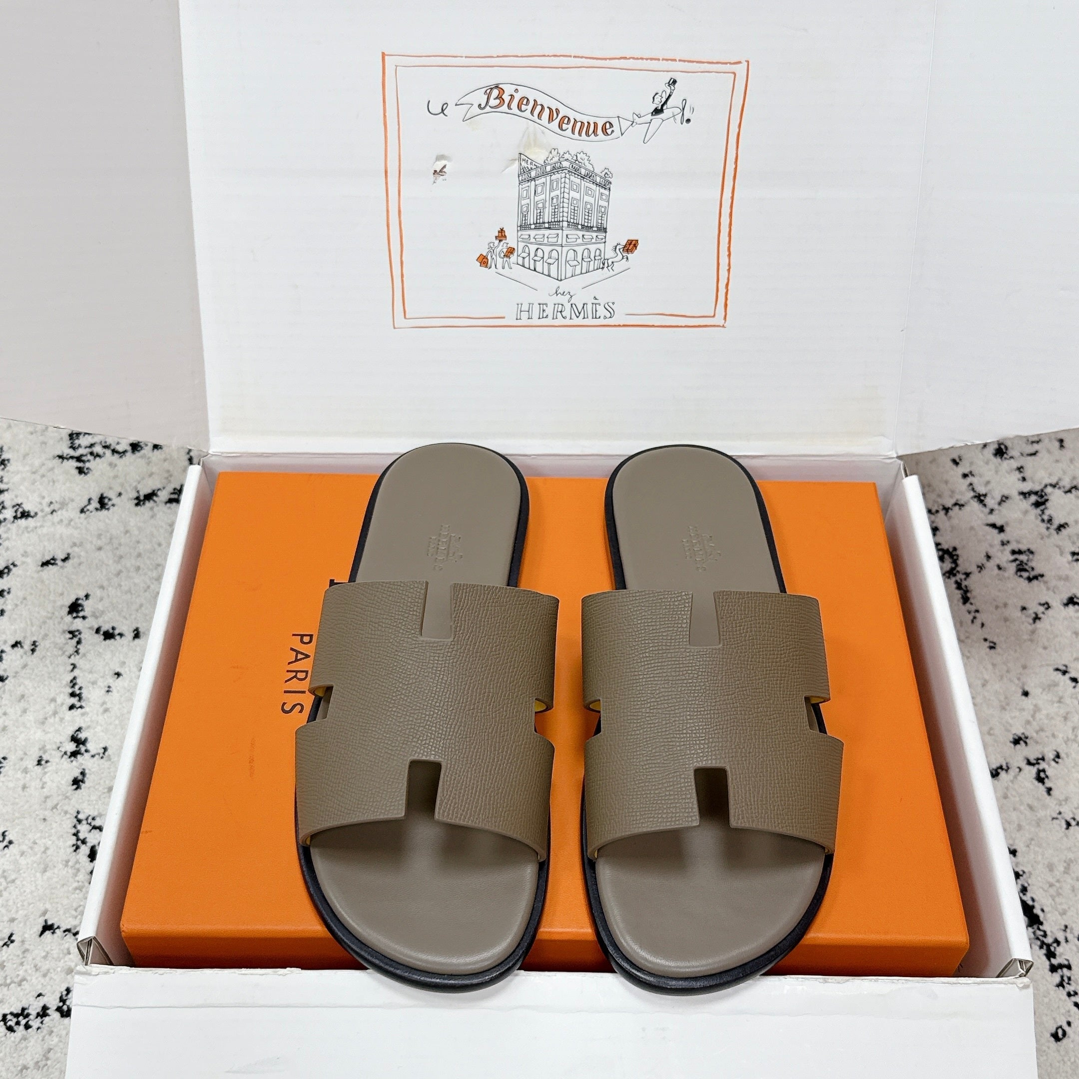 HM 26S IZMIR SANDAL IN ETOUPE LAMBSKIN