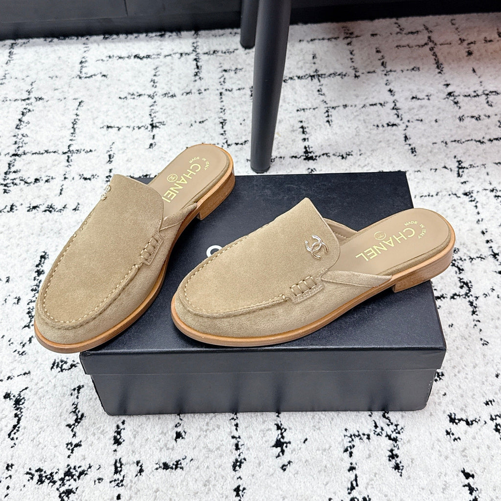 CHANEL 26S MULE LOAFERS IN LIGHT BROWN SUEDE WITH CC LOGO