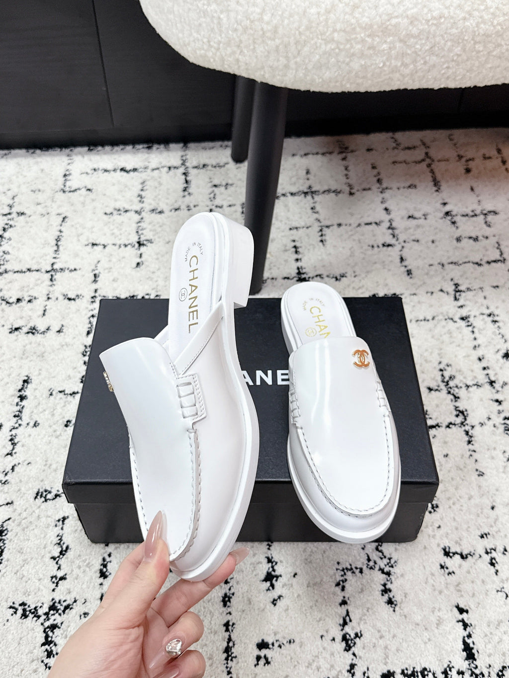 CHANEL 26S MULE LOAFERS IN WHITE SMOOTH CALFSKIN WITH CC LOGO