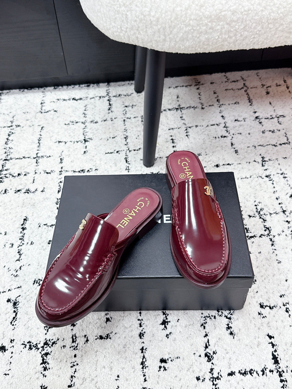 CHANEL 26S MULE LOAFERS IN BURGUNDY RED PATENT CALFSKIN WITH CC LOGO