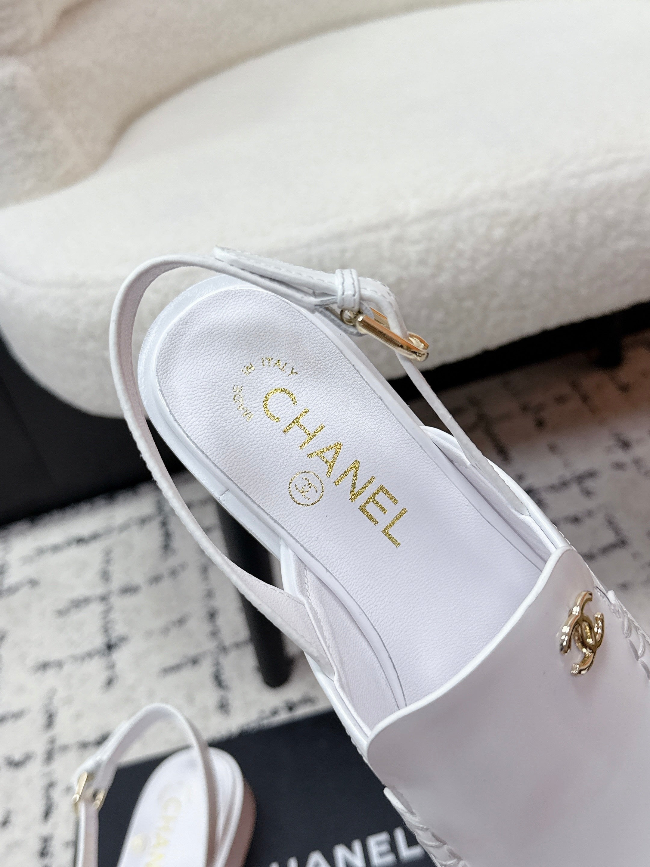CHANEL 26S SLINGBACK LOAFERS IN WHITE PATENT CALFSKIN WITH CC LOGO