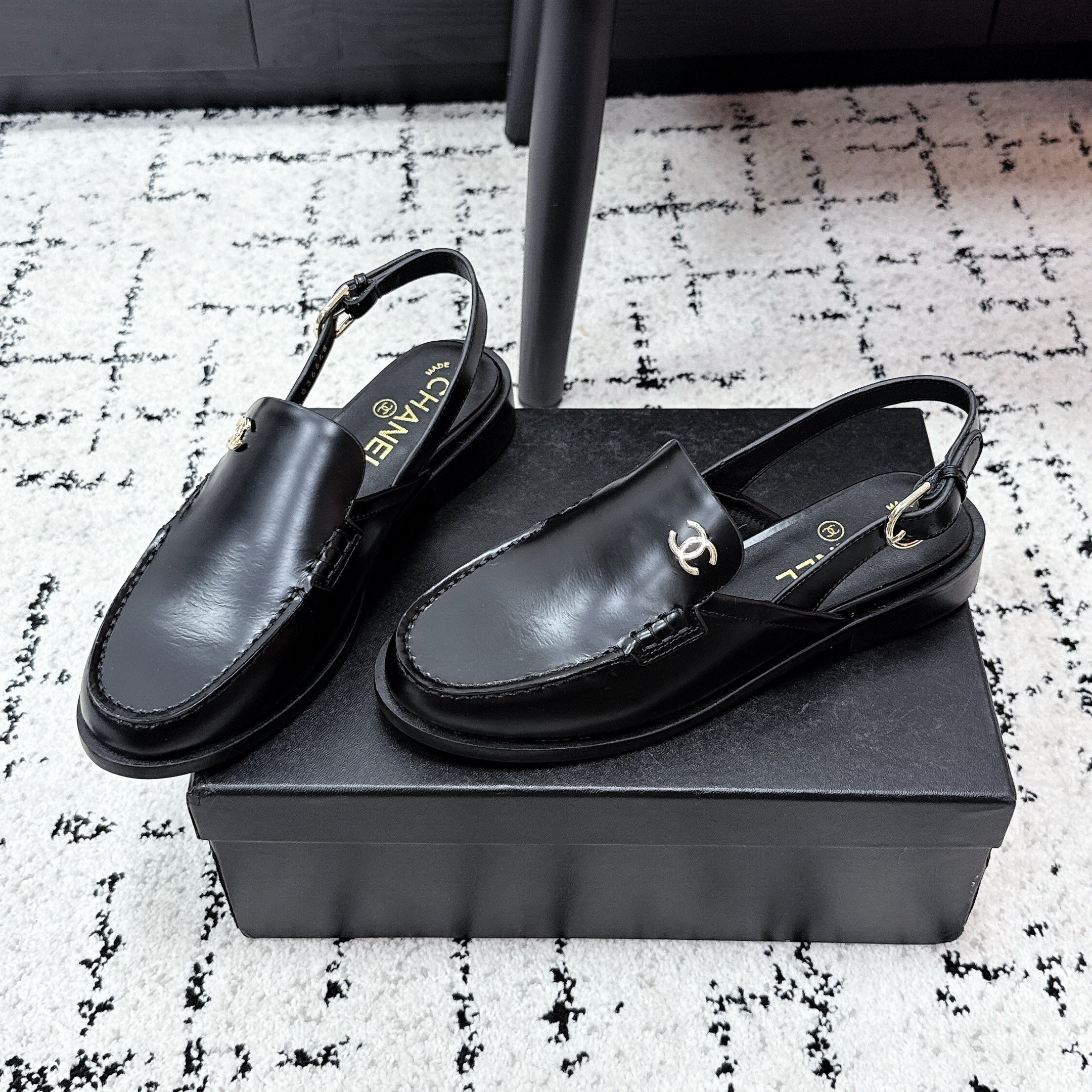 CHANEL 26S SLINGBACK LOAFERS IN BLACK PATENT CALFSKIN WITH CC LOGO