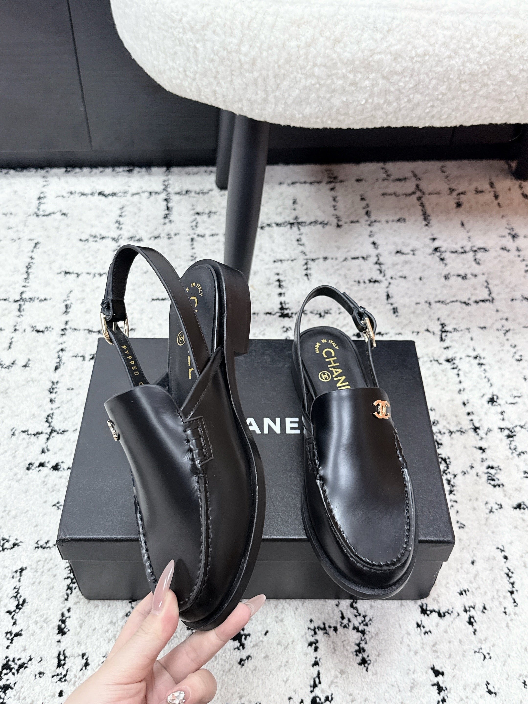 CHANEL 26S SLINGBACK LOAFERS IN BLACK PATENT CALFSKIN WITH CC LOGO