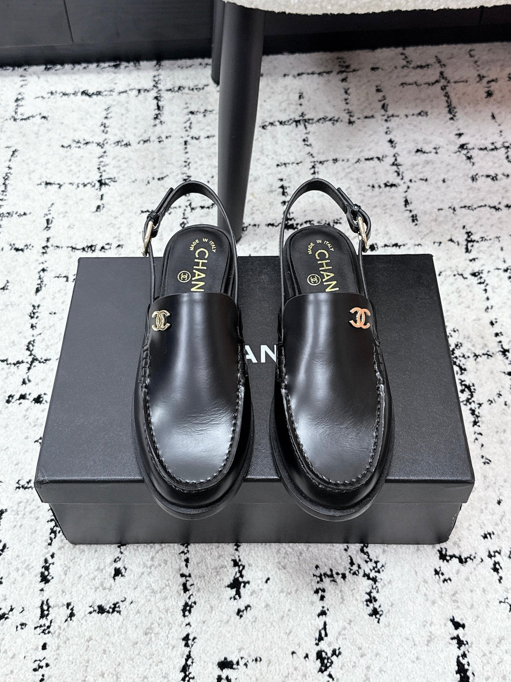 CHANEL 26S SLINGBACK LOAFERS IN BLACK PATENT CALFSKIN WITH CC LOGO