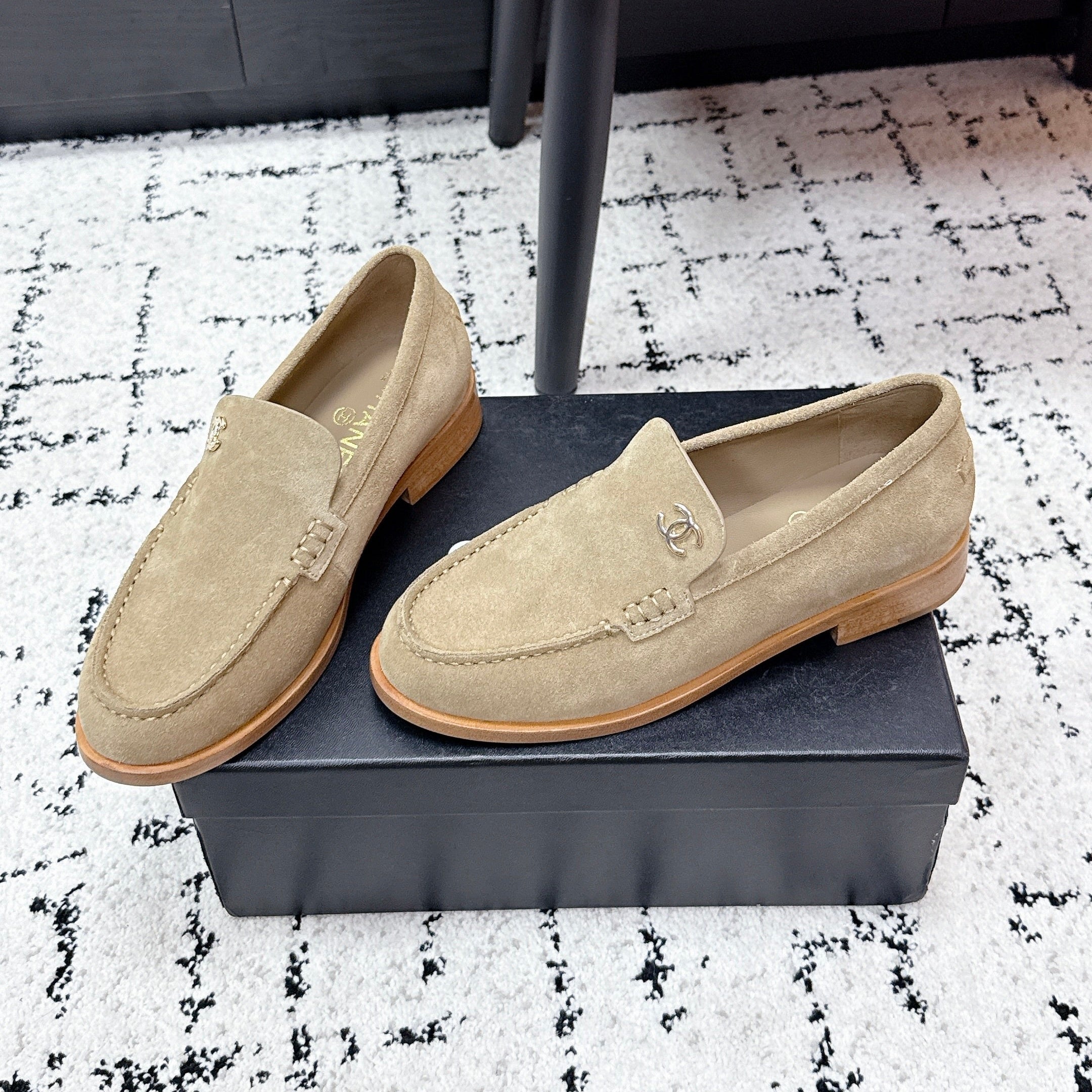 CHANEL 26S LOAFERS IN BEIGE SUEDE WITH CC LOGO