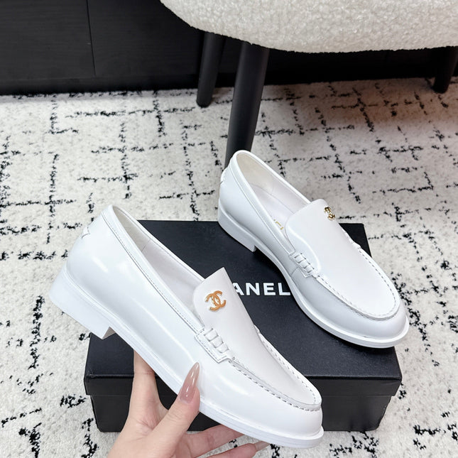 CHANEL 26S LOAFERS IN WHITE SMOOTH CALFSKIN WITH CC LOGO