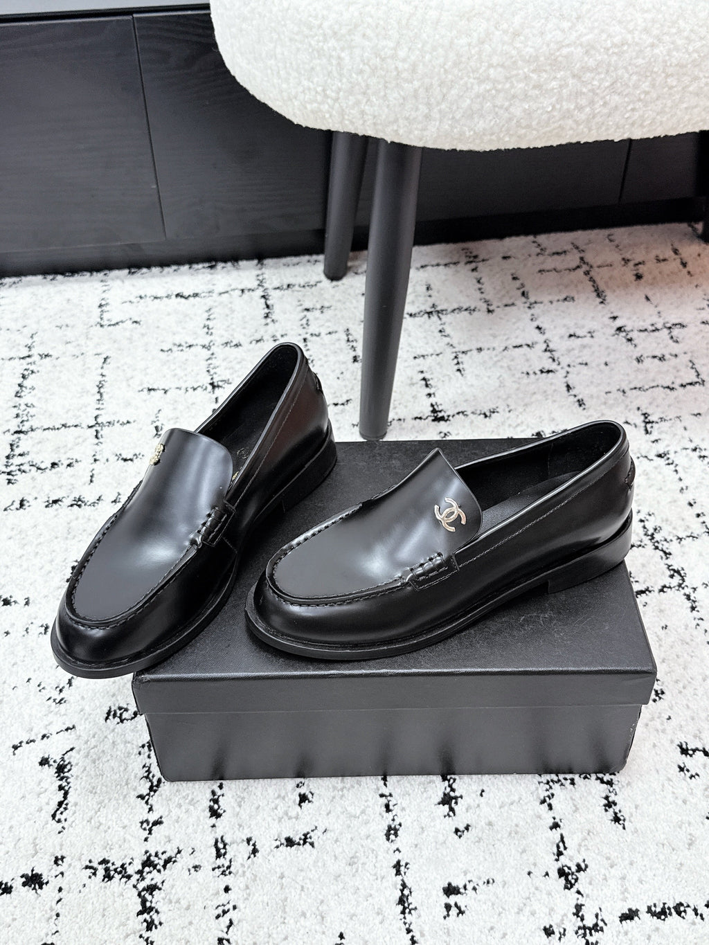 CHANEL 26S LOAFERS IN BLACK SMOOTH CALFSKIN WITH CC LOGO