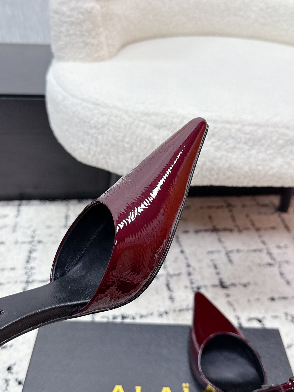ALAIA 26S POINTED-TOE HEELS 90 MM IN DARK RED PATENT CALFSKIN