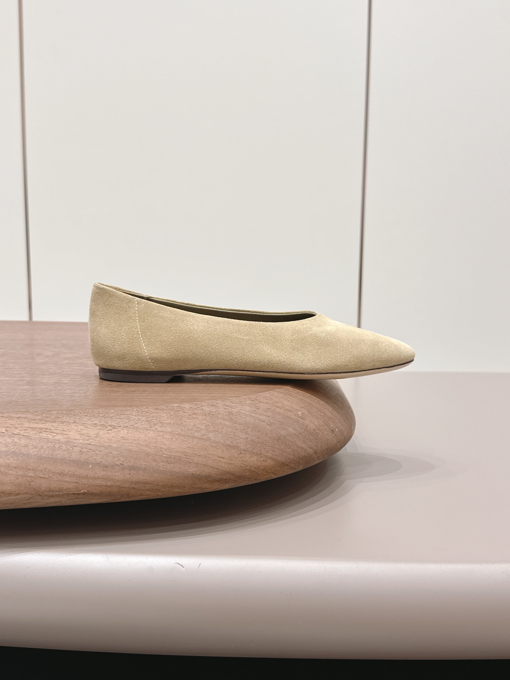 THE ROW 26S BALLET FLATS IN BEIGE SUEDE